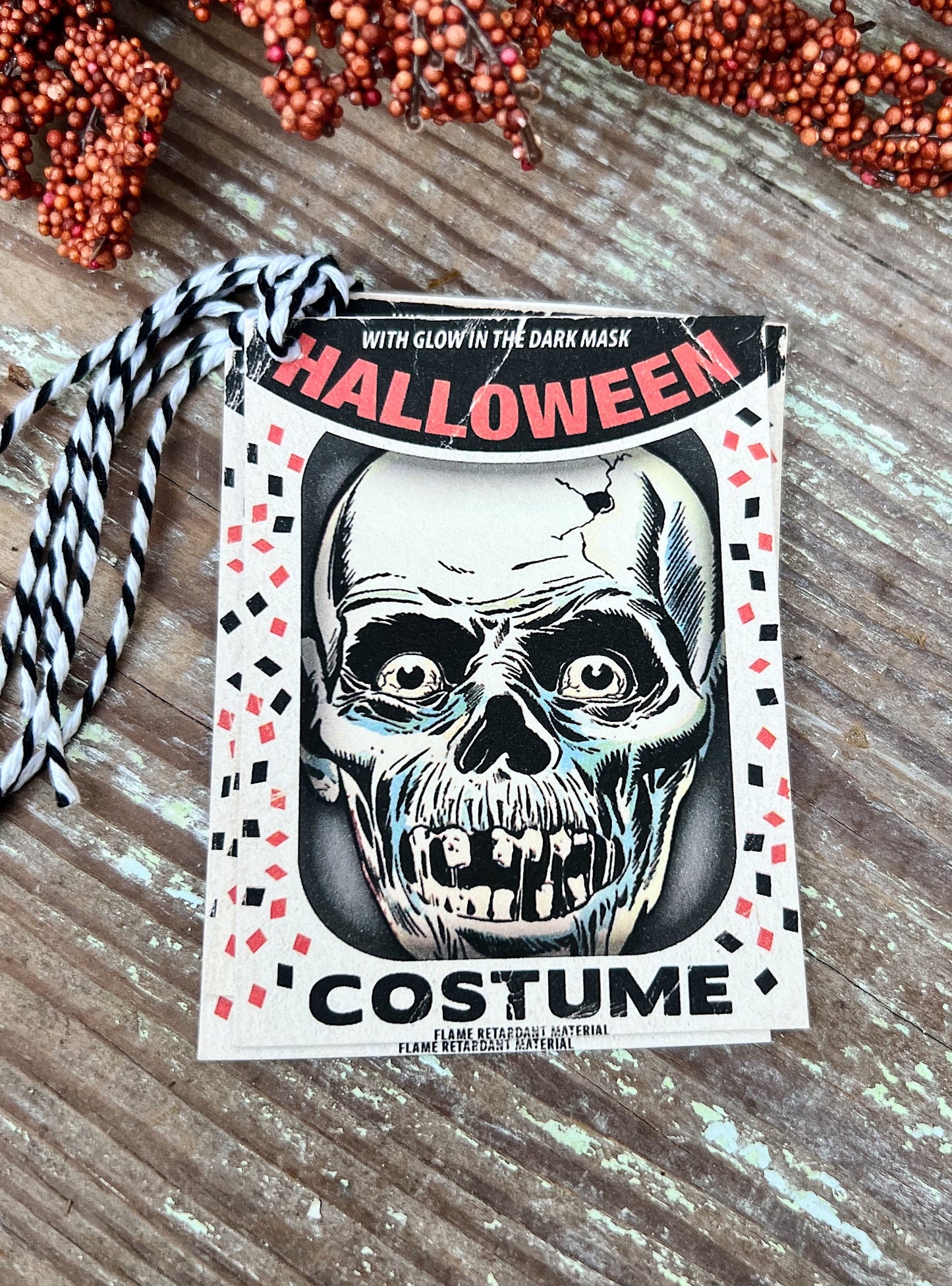HALLOWEEN COSTUME SKULL Retro Gift Tags Vintage Farmhouse Decor Grungy Party Favor Vintage Halloween Card