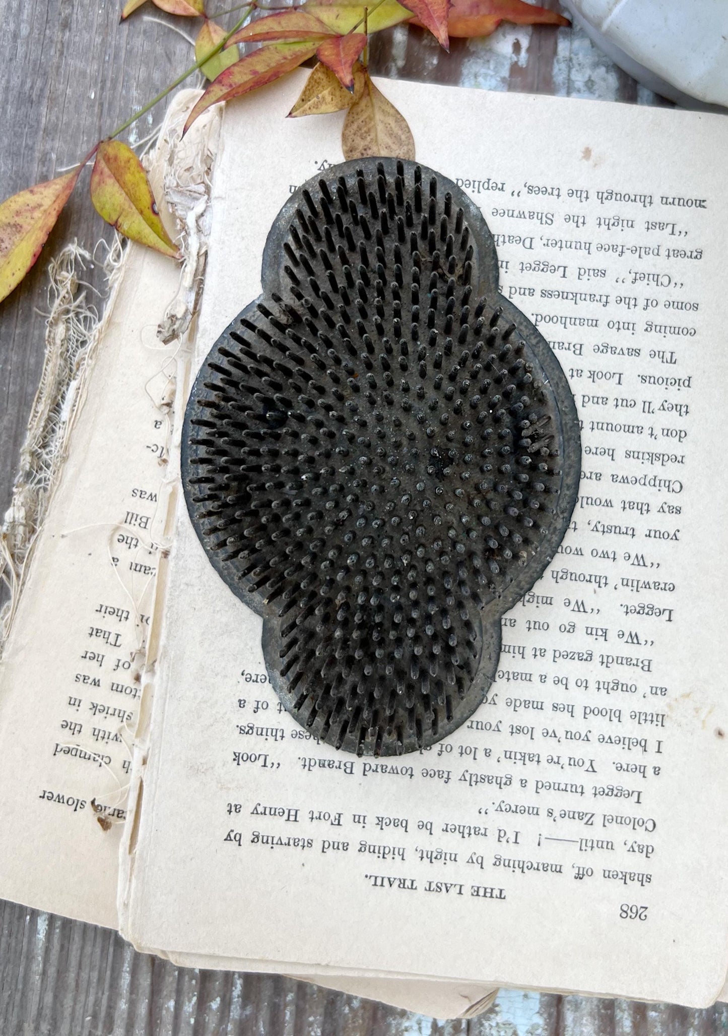 Vintage Metal Floral Frog OVAL SCALLOP Flower Holder Farmhouse Decor Garden Decor Picture Holder Spike