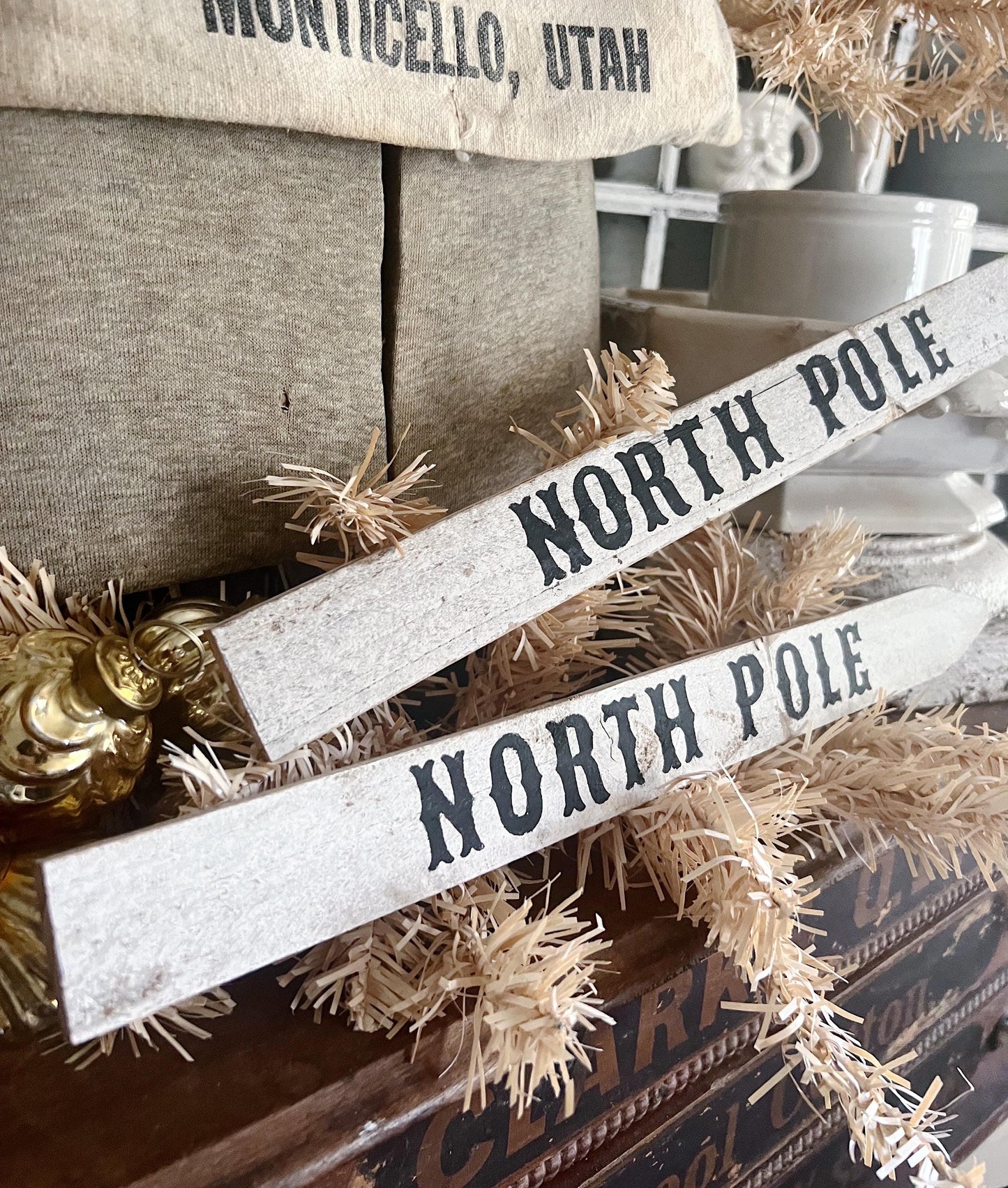 NORTH POLE Arrow Sign CHRISTMAS Fall Vintage Salvage Barn Wood Reclaimed White Chippy Paint Farmhouse Decor Architectural Black White