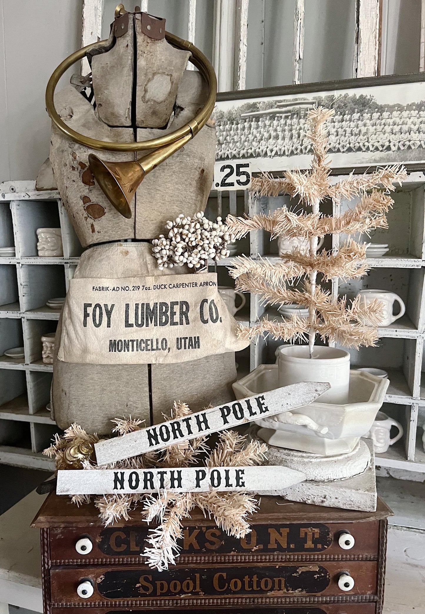 NORTH POLE Arrow Sign CHRISTMAS Fall Vintage Salvage Barn Wood Reclaimed White Chippy Paint Farmhouse Decor Architectural Black White