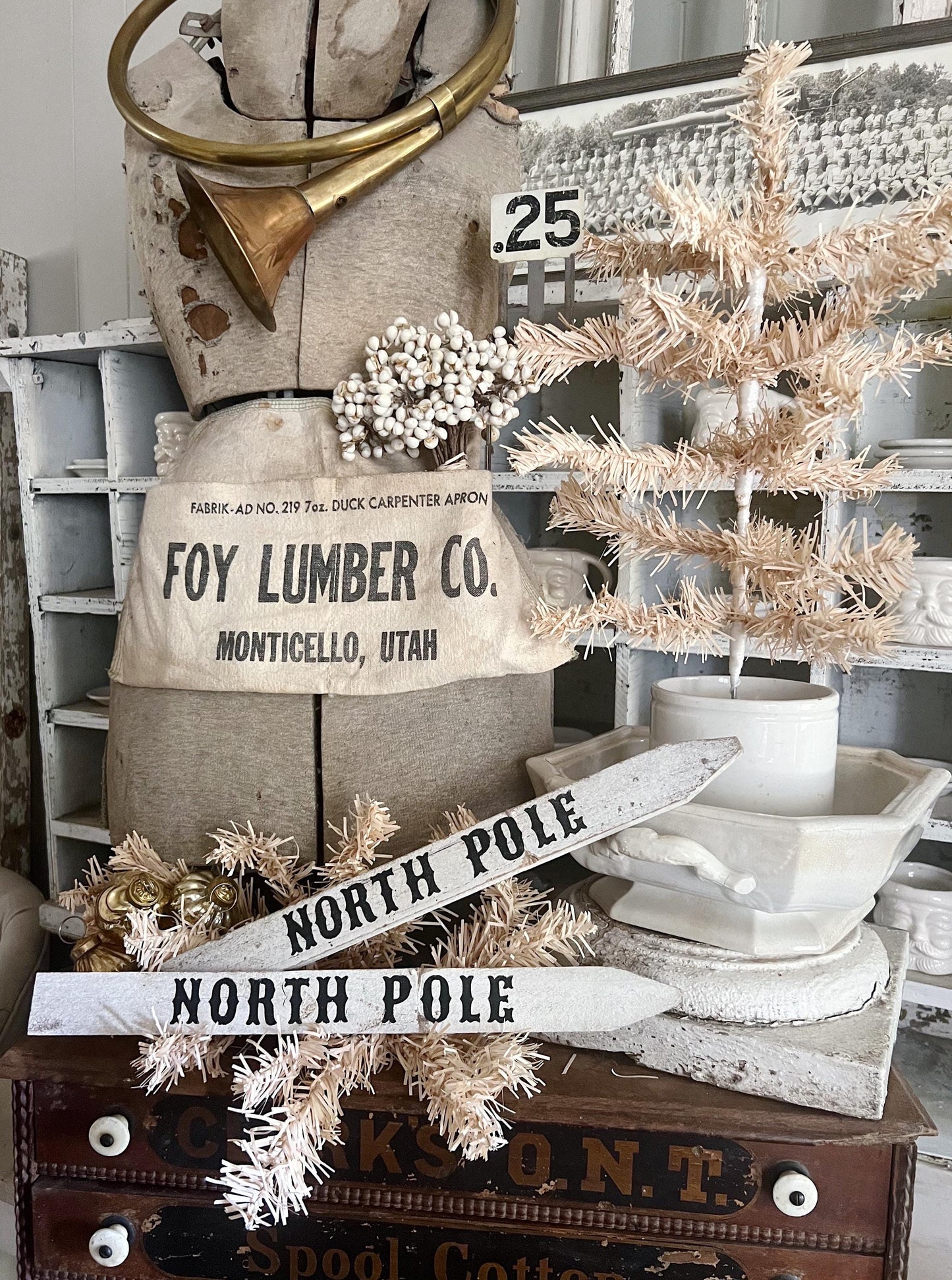 NORTH POLE Arrow Sign CHRISTMAS Fall Vintage Salvage Barn Wood Reclaimed White Chippy Paint Farmhouse Decor Architectural Black White