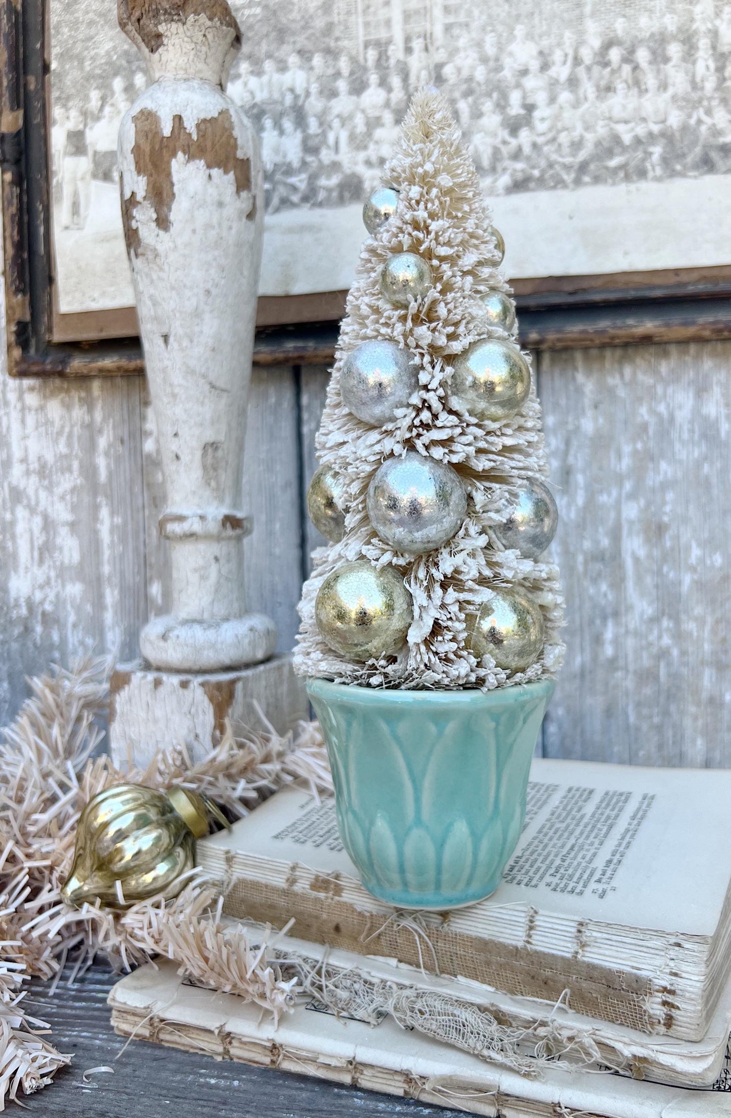 Vintage Turquoise Tulip Flower Pot USA Planter Container Farmhouse Vintage Garden Decor Christmas Green