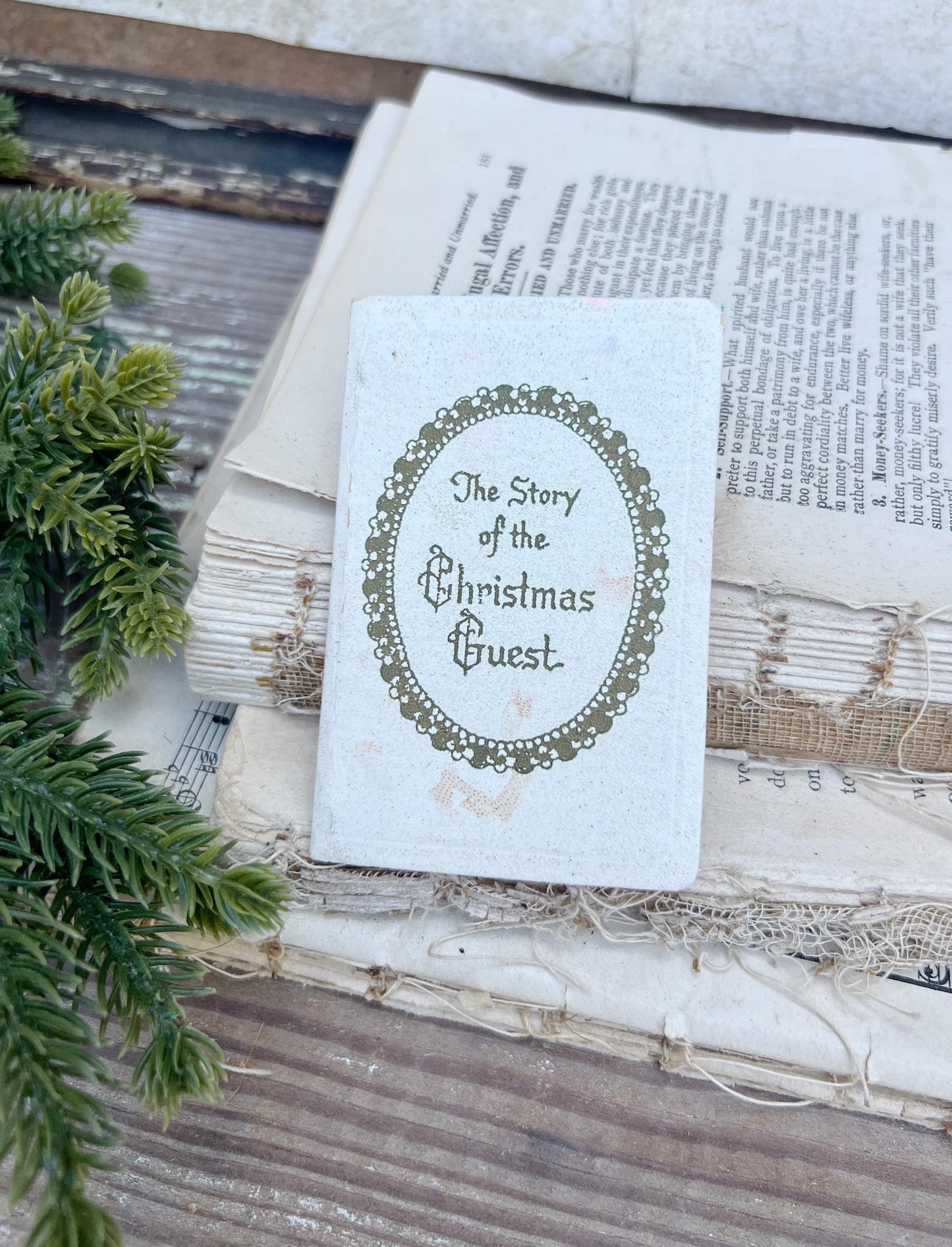 Vintage The Story of the CHRISTMAS GUEST Book Pocket Gibson