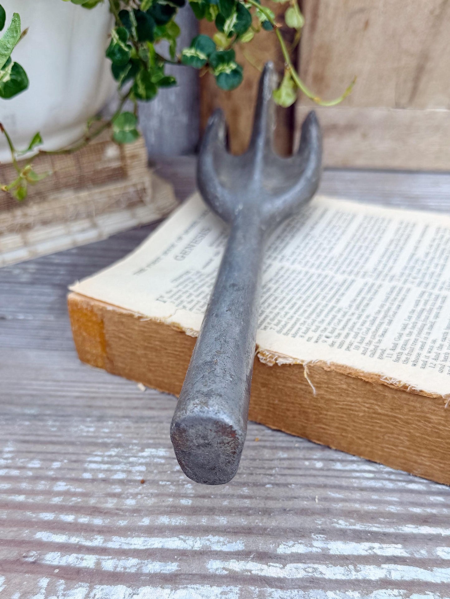 Vintage Garden Hand Tool Cultivator Metal Farmhouse Decor Industrial Salvage MARKLE