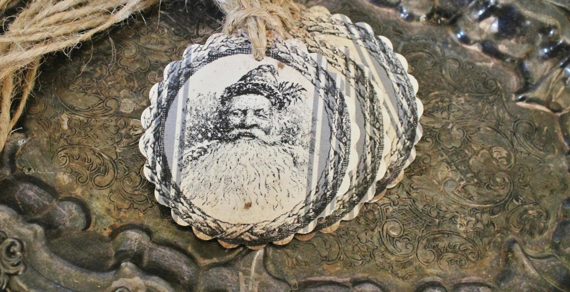 SANTA Christmas Gift Tags Vintage SANTA CLAUS Grain Sack Farmhouse Decor Card French Shabby Gift Wrap Scallop Circle Tag Rustic Primitive
