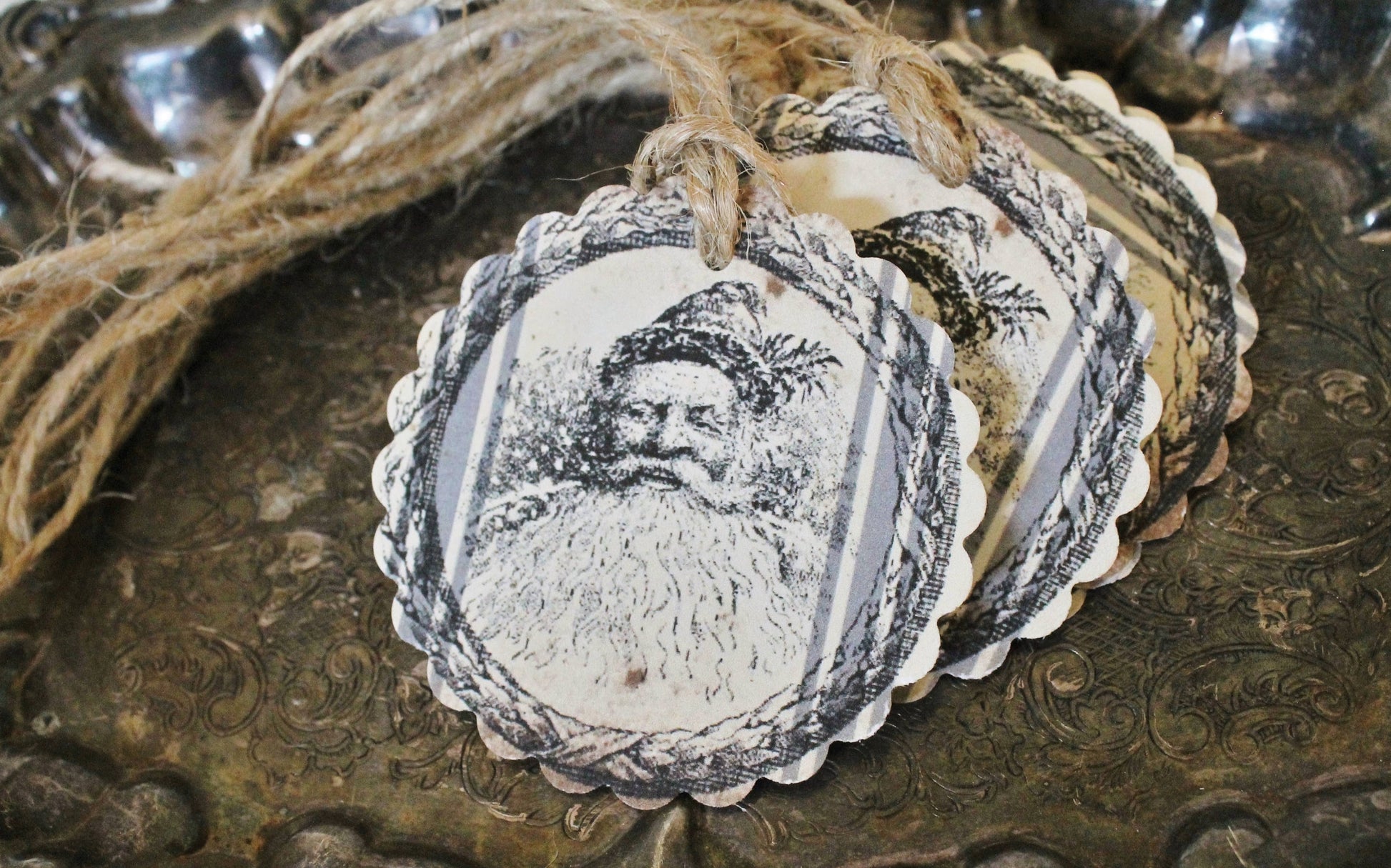 SANTA Christmas Gift Tags Vintage SANTA CLAUS Grain Sack Farmhouse Decor Card French Shabby Gift Wrap Scallop Circle Tag Rustic Primitive