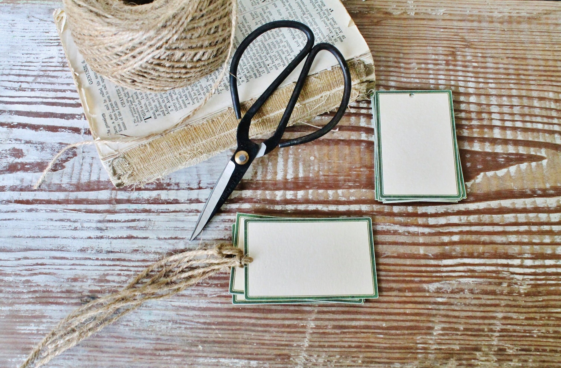 Vintage Green Parcel Gift Tags – Aged Label Style (Set of 8)