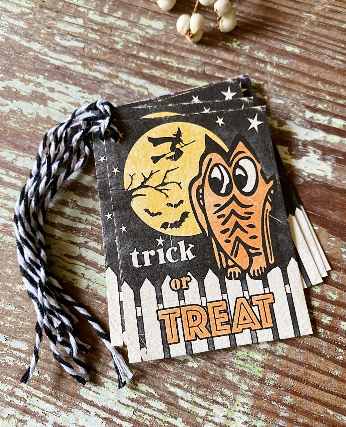 HALLOWEEN TRICK or TREAT Retro Gift Tags Vintage Orange Pumpkin Farmhouse Decor Grungy Party Favor Vintage Halloween Card Tag Owl Witch Fall