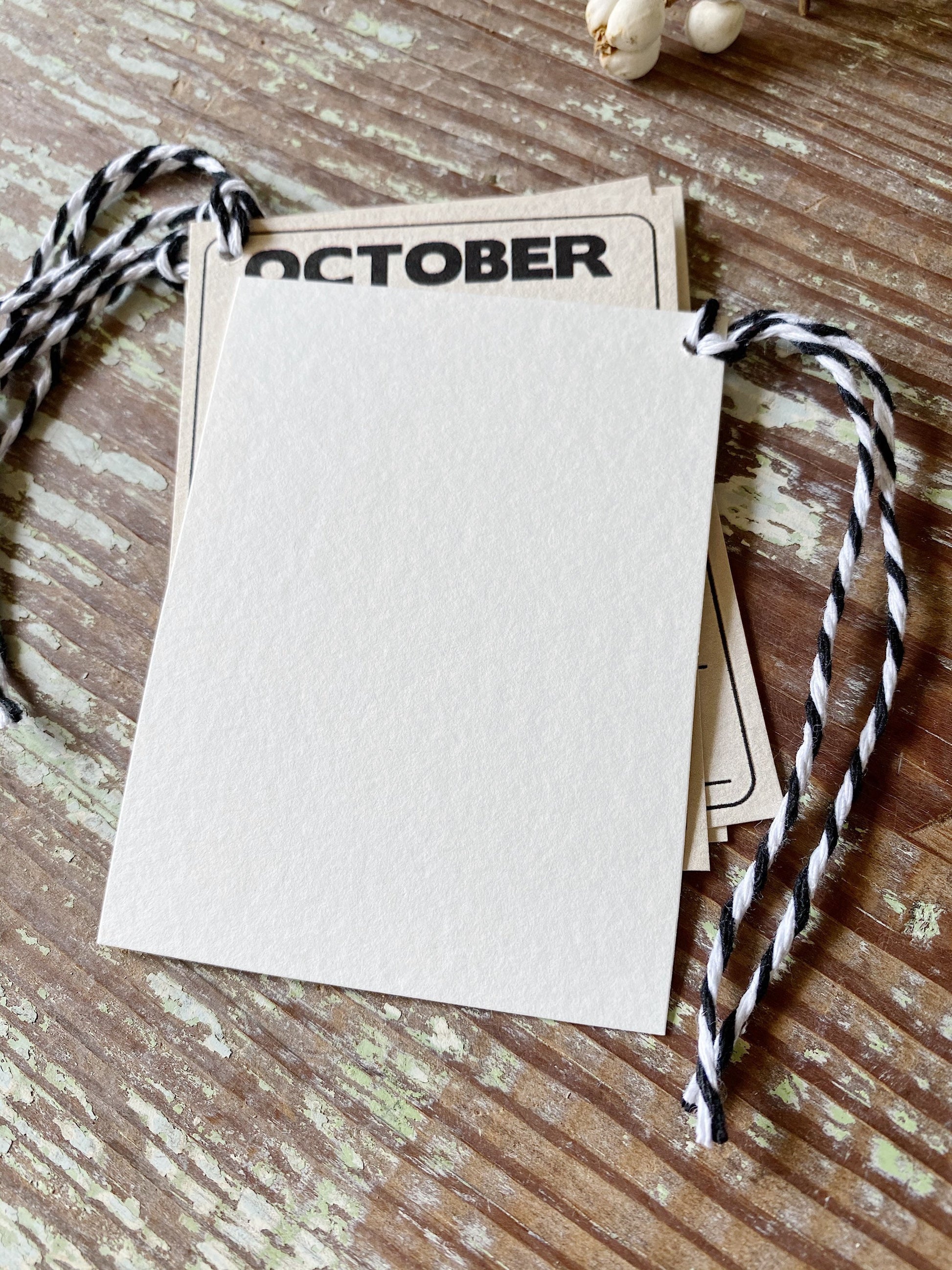 HALLOWEEN OCTOBER 31st Retro Gift Tags Vintage Orange Farmhouse Decor Grungy Party Favor Vintage Halloween Card Ledger Fall