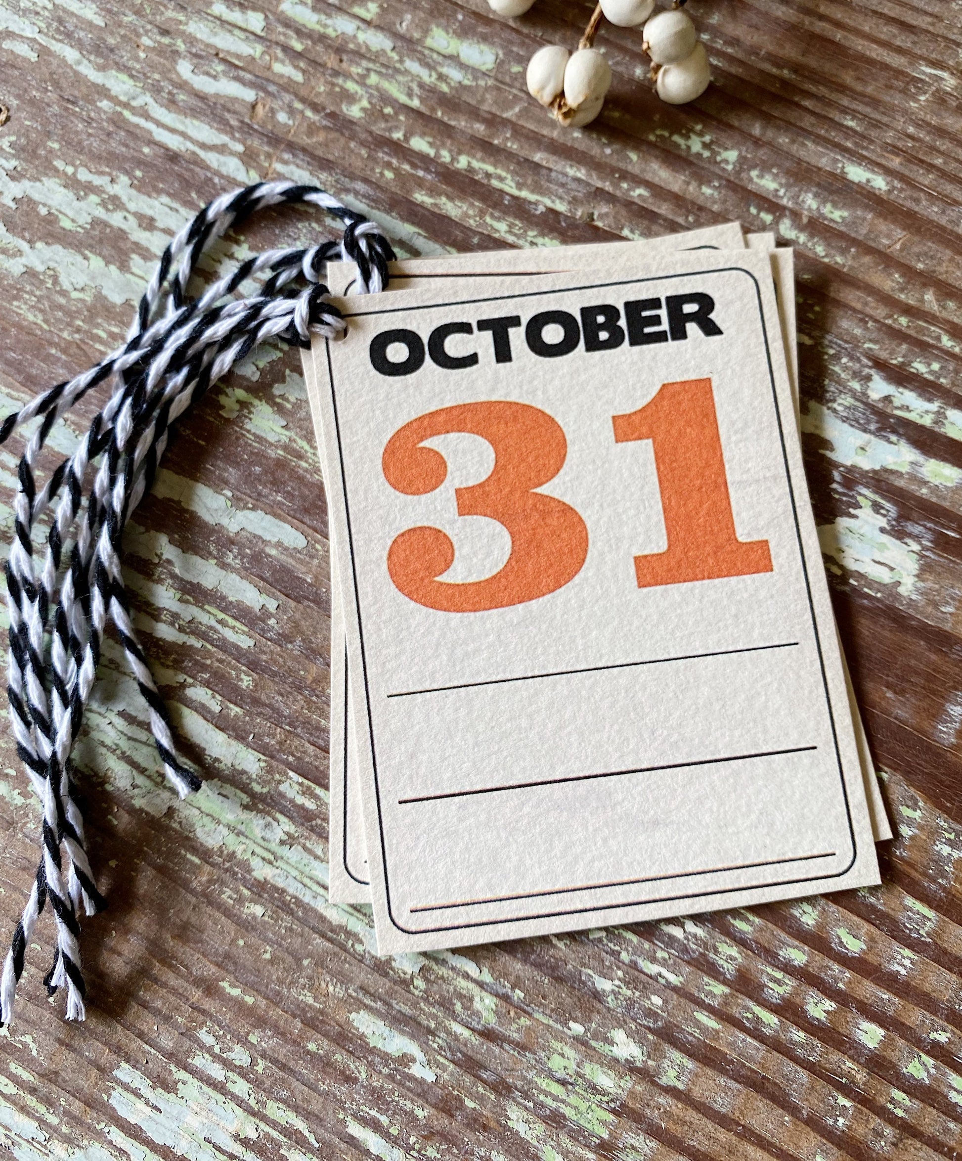 HALLOWEEN OCTOBER 31st Retro Gift Tags Vintage Orange Farmhouse Decor Grungy Party Favor Vintage Halloween Card Ledger Fall