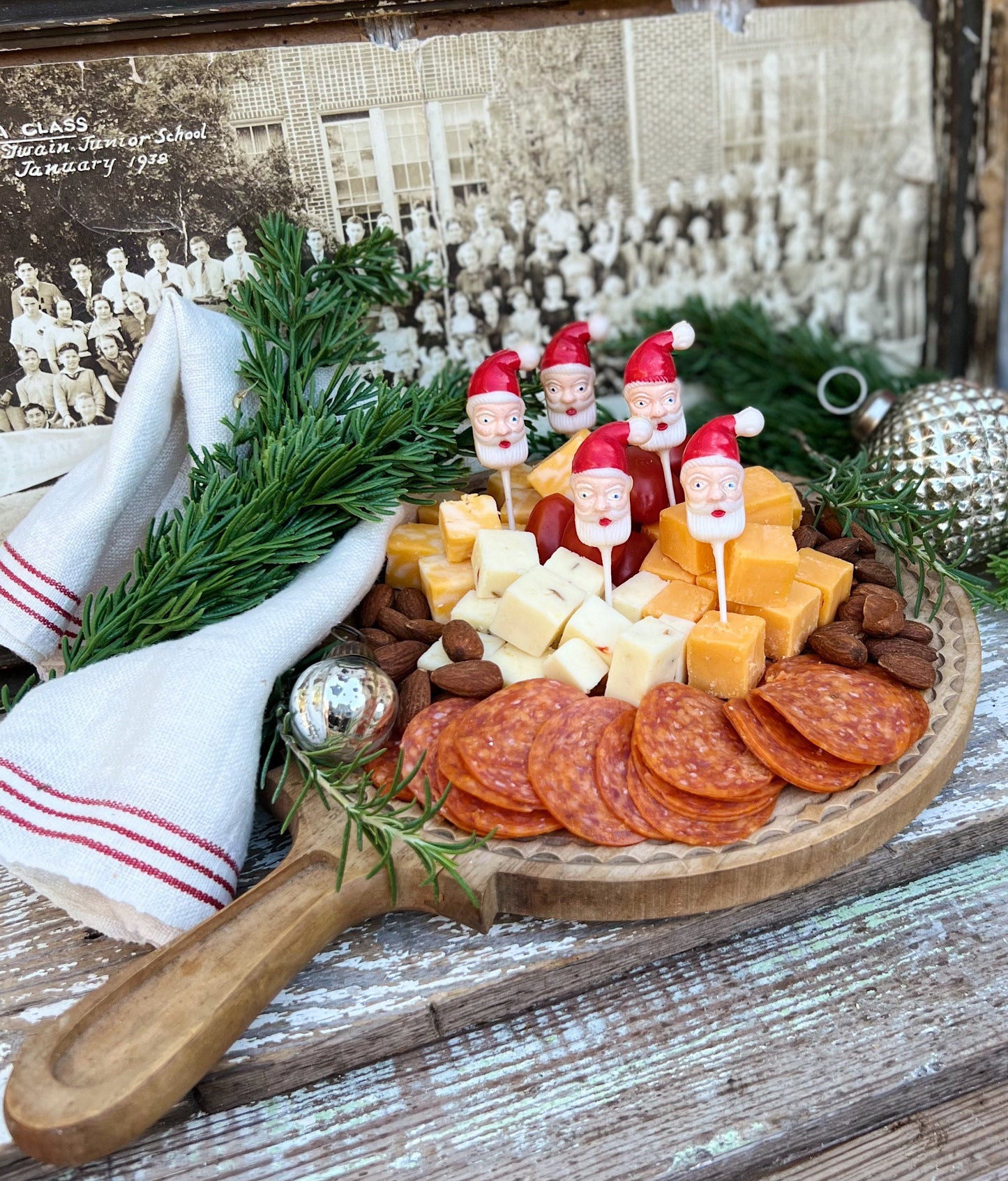 Vintage Santa Claus TOOTHPICKS Set of 5 Cupcake Hors d’oeuvres Farmhouse Christmas Decor Retro Party Supplies