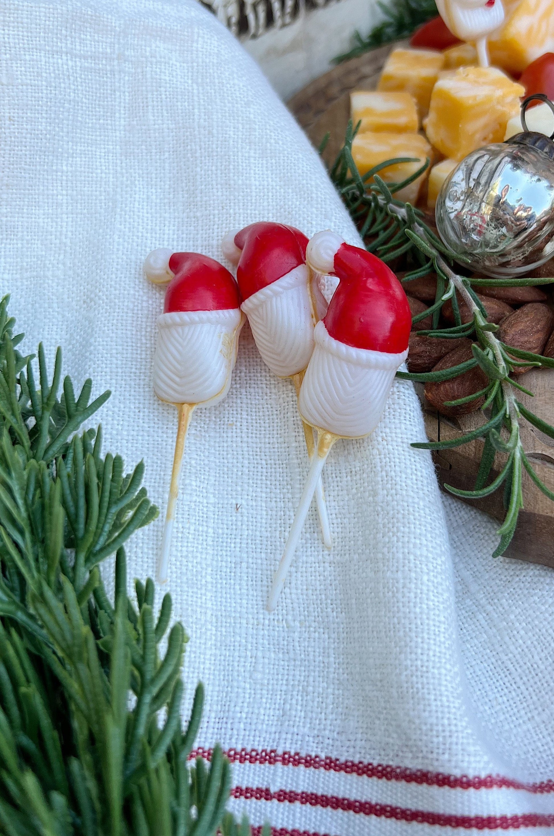 Vintage Santa Claus TOOTHPICKS Set of 5 Cupcake Hors d’oeuvres Farmhouse Christmas Decor Retro Party Supplies