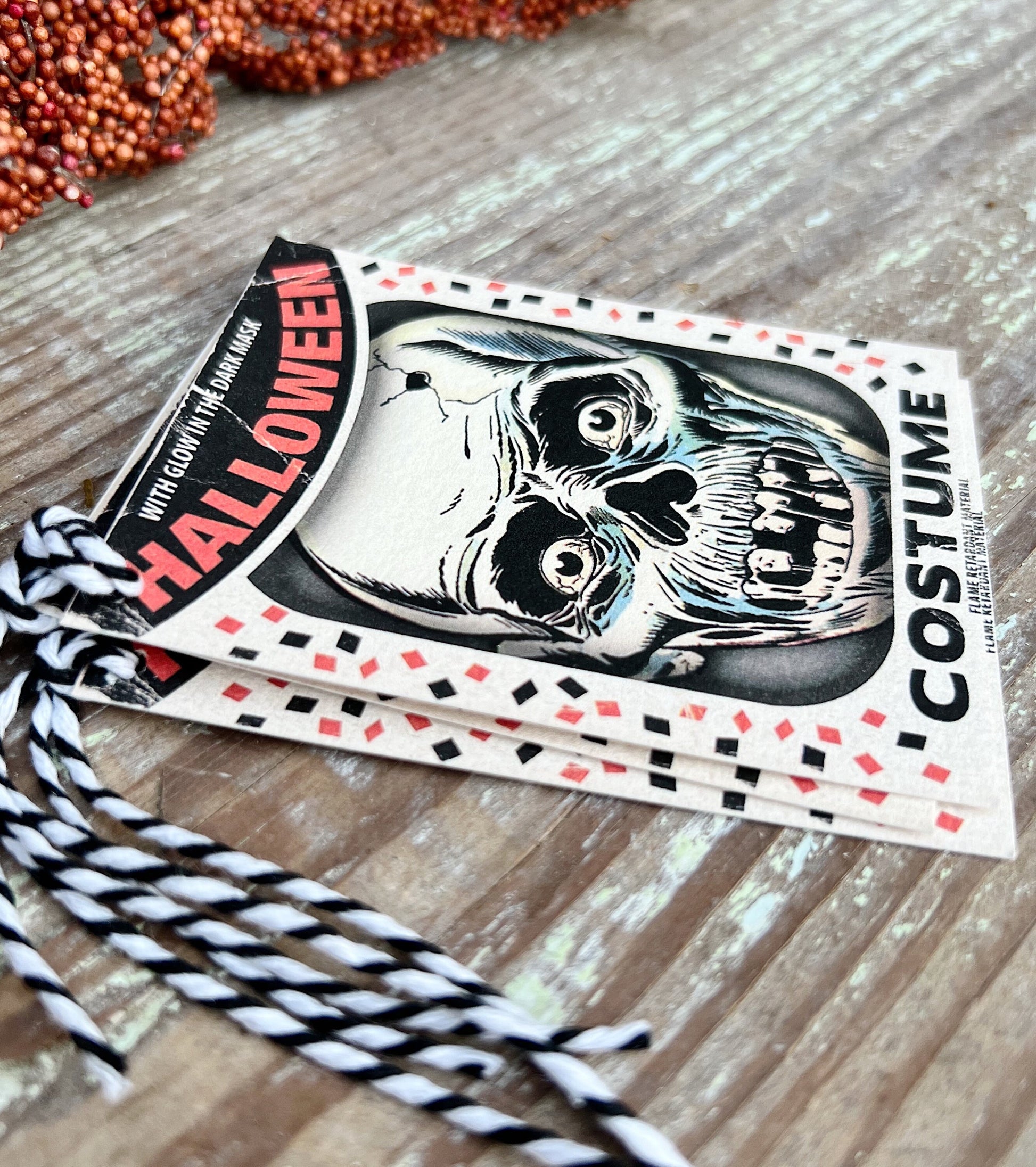 HALLOWEEN COSTUME SKULL Retro Gift Tags Vintage Farmhouse Decor Grungy Party Favor Vintage Halloween Card