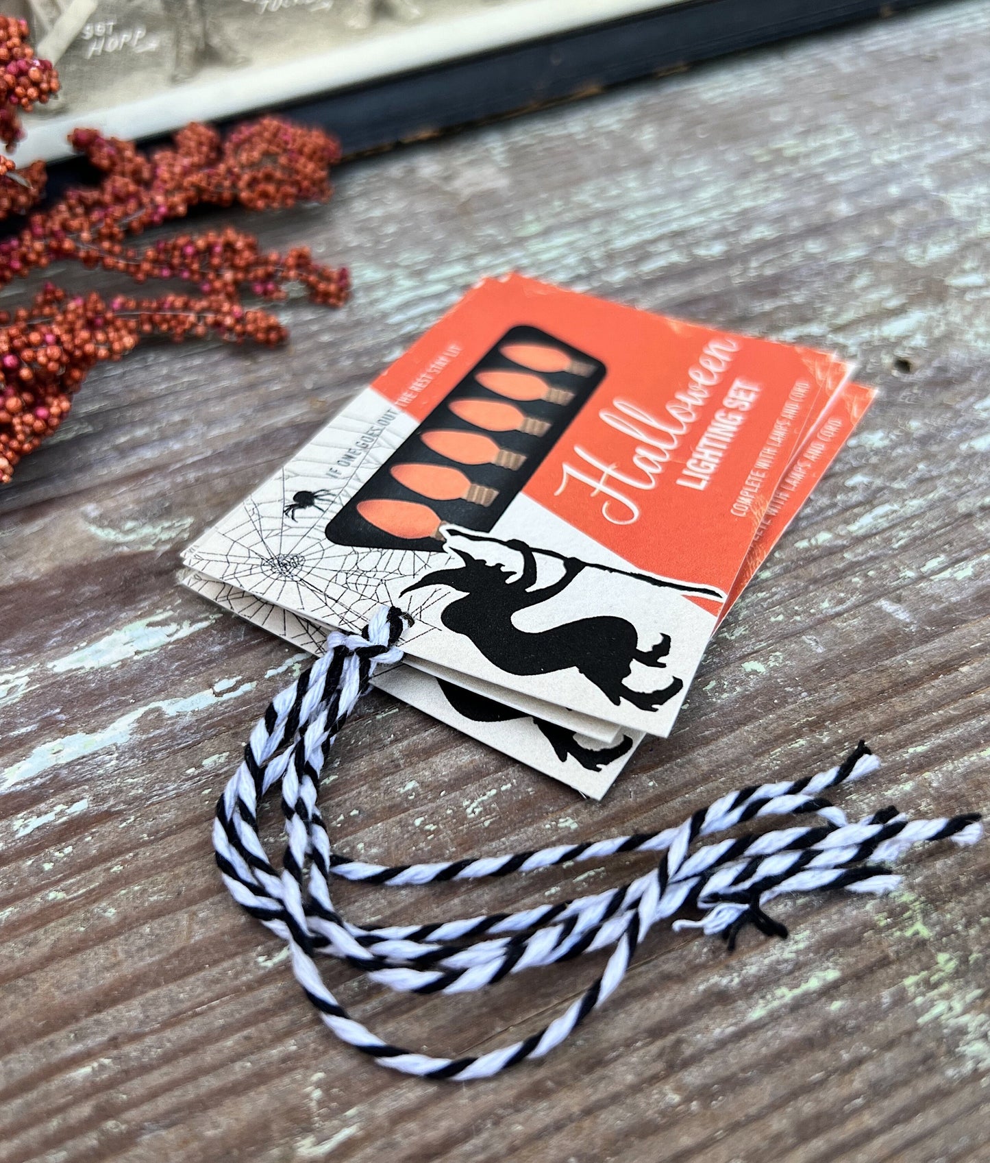 HALLOWEEN LIGHTS WITCH Retro Gift Tags Vintage Orange Farmhouse Decor Grungy Party Favor Vintage Halloween Card