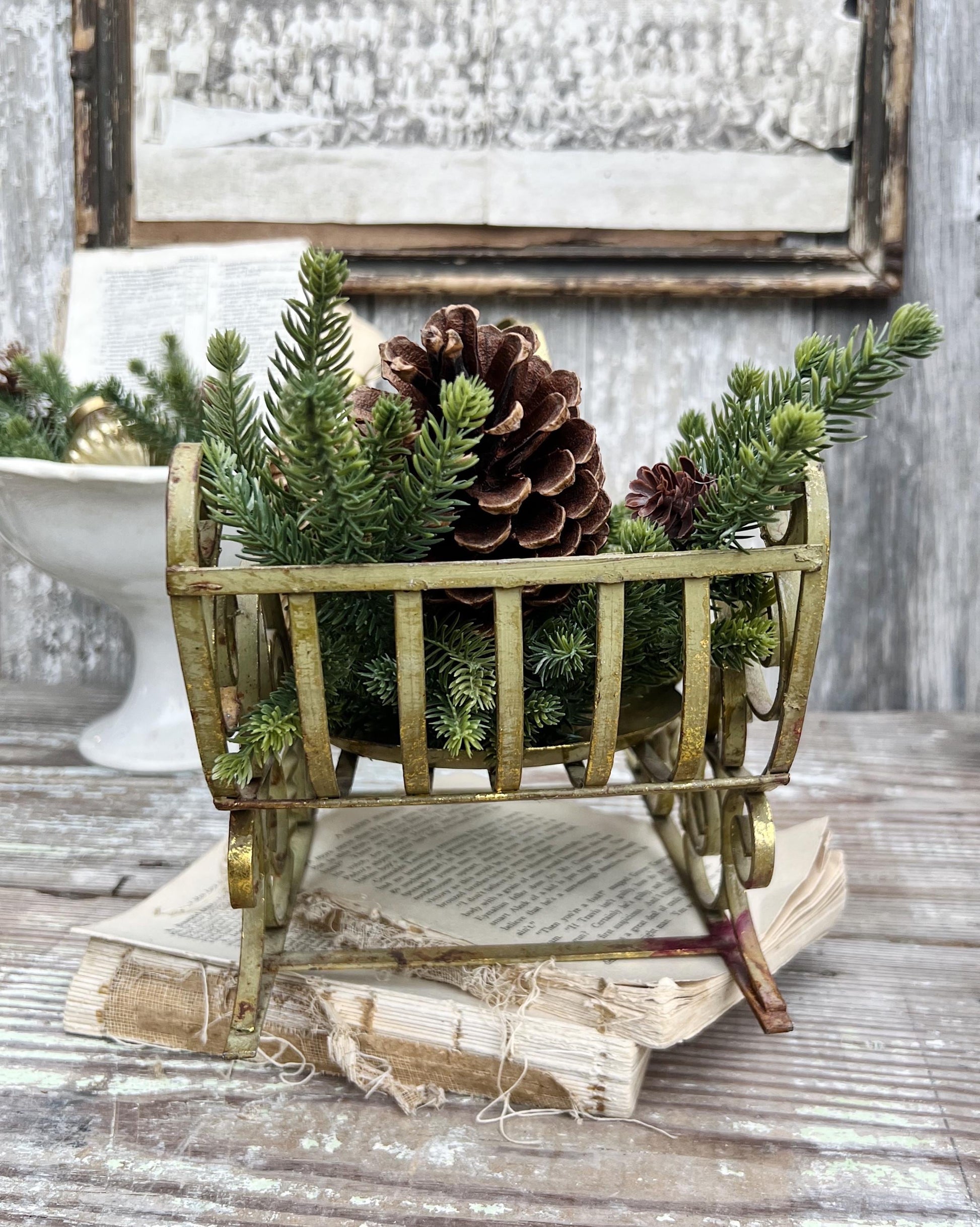 Vintage GOLD Metal SLEIGH Farmhouse Christmas Primitive Decoration LARGE Santa Sled