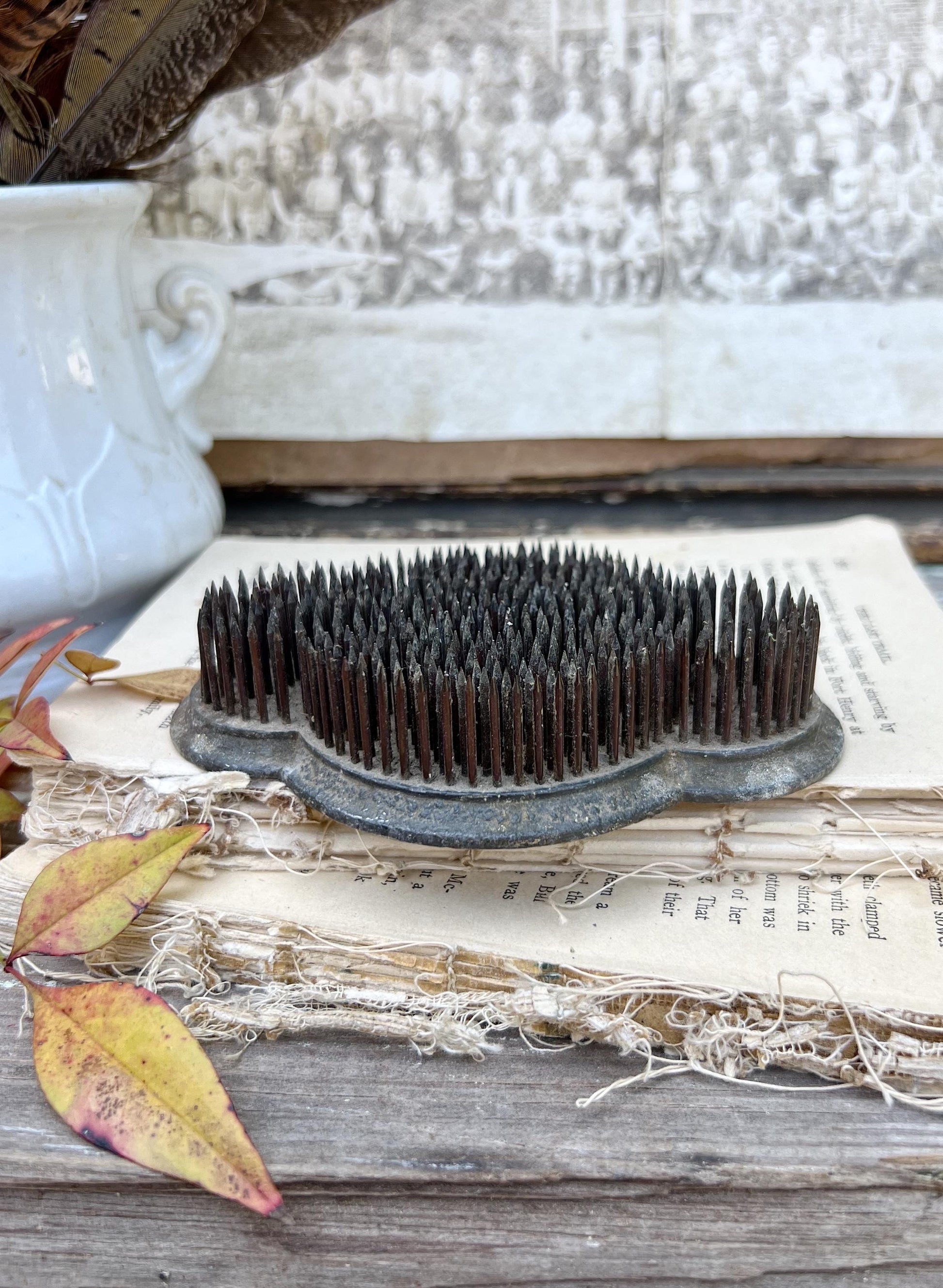 Vintage Metal Floral Frog OVAL SCALLOP Flower Holder Farmhouse Decor Garden Decor Picture Holder Spike