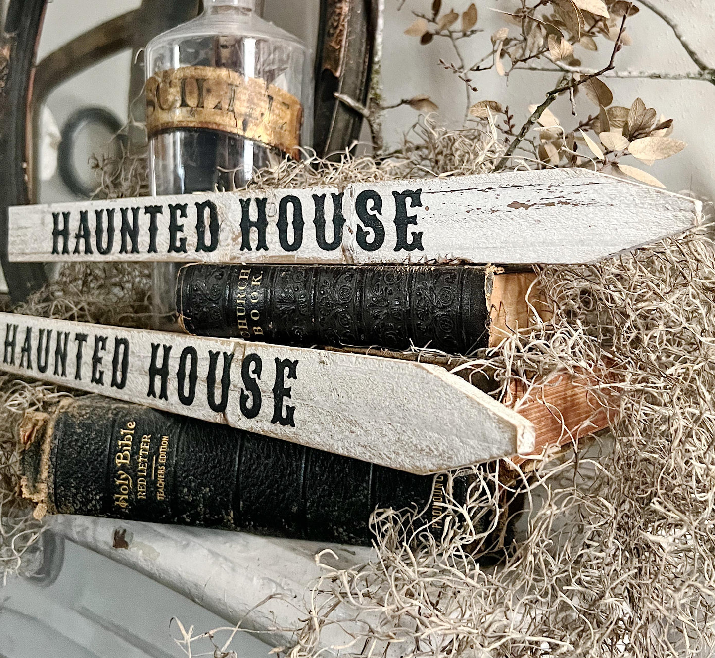 HAUNTED HOUSE Arrow Sign HALLOWEEN Fall Vintage Salvage Barn Wood Reclaimed White Chippy Paint Farmhouse Decor Architectural Black White
