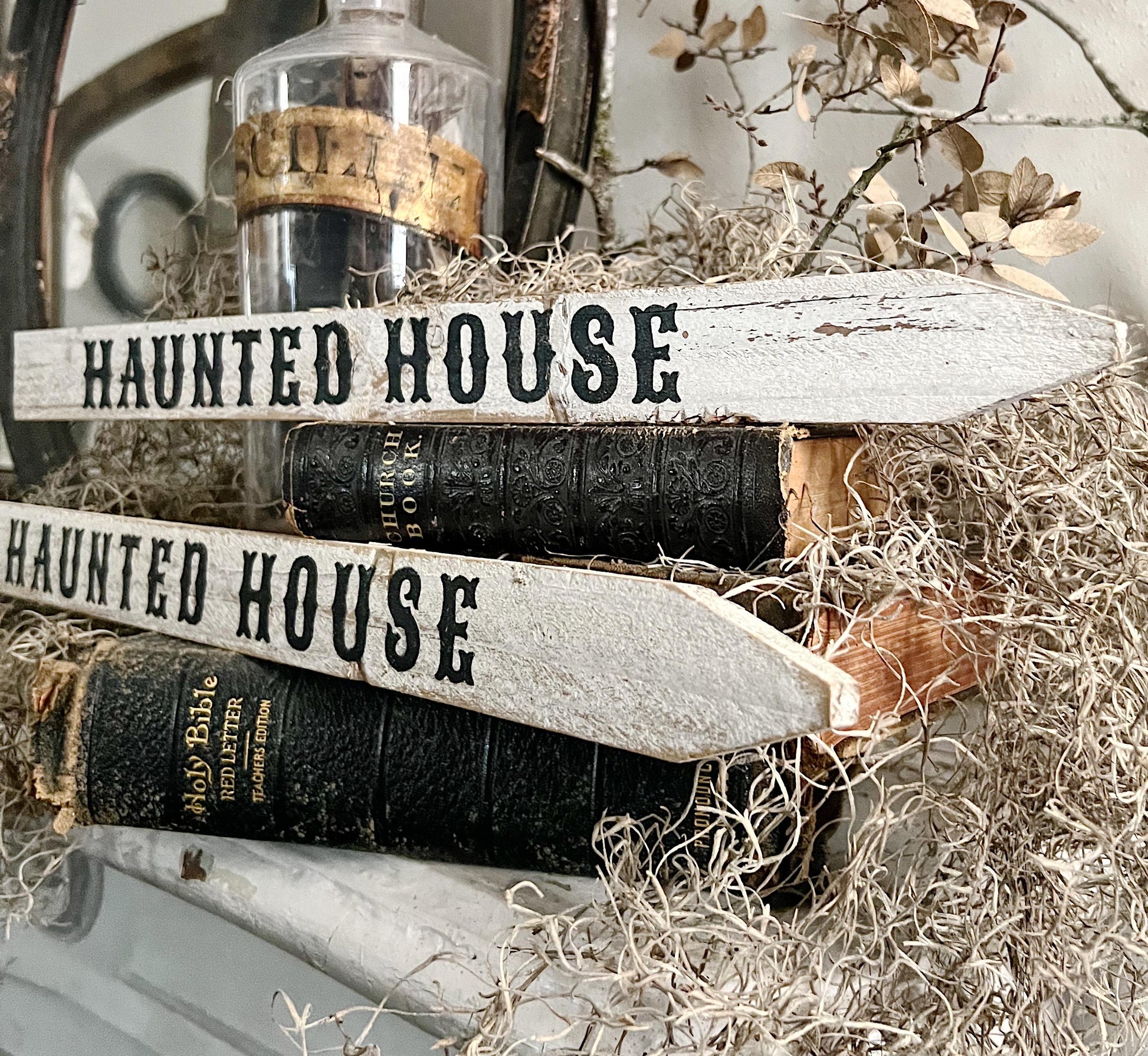 HAUNTED HOUSE Arrow Sign HALLOWEEN Fall Vintage Salvage Barn Wood Reclaimed White Chippy Paint Farmhouse Decor Architectural Black White