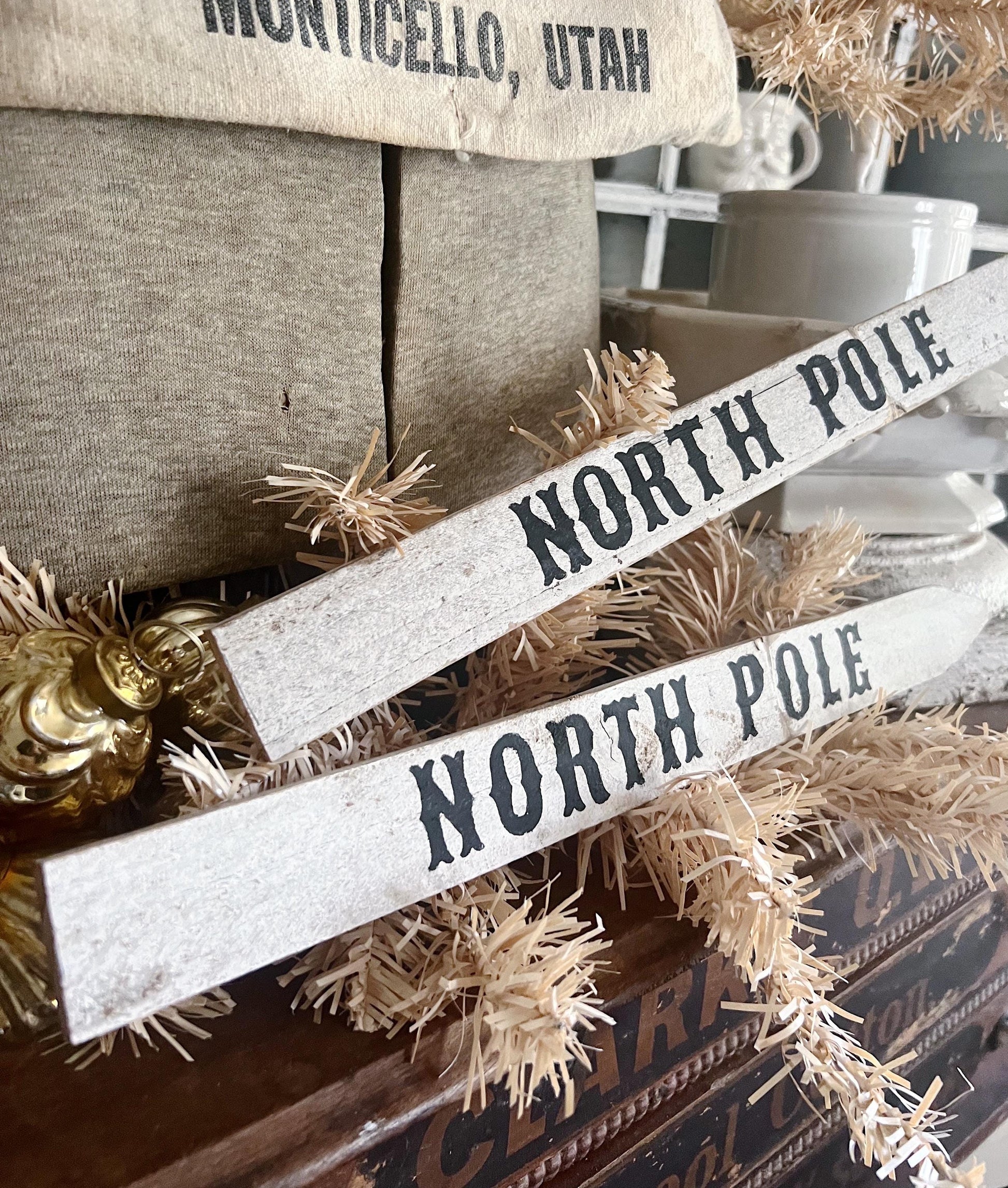 NORTH POLE Arrow Sign CHRISTMAS Fall Vintage Salvage Barn Wood Reclaimed White Chippy Paint Farmhouse Decor Architectural Black White