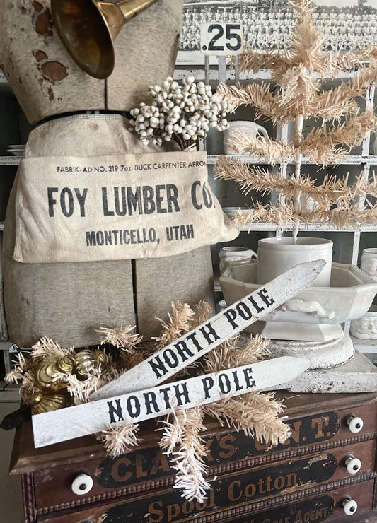 NORTH POLE Arrow Sign CHRISTMAS Fall Vintage Salvage Barn Wood Reclaimed White Chippy Paint Farmhouse Decor Architectural Black White