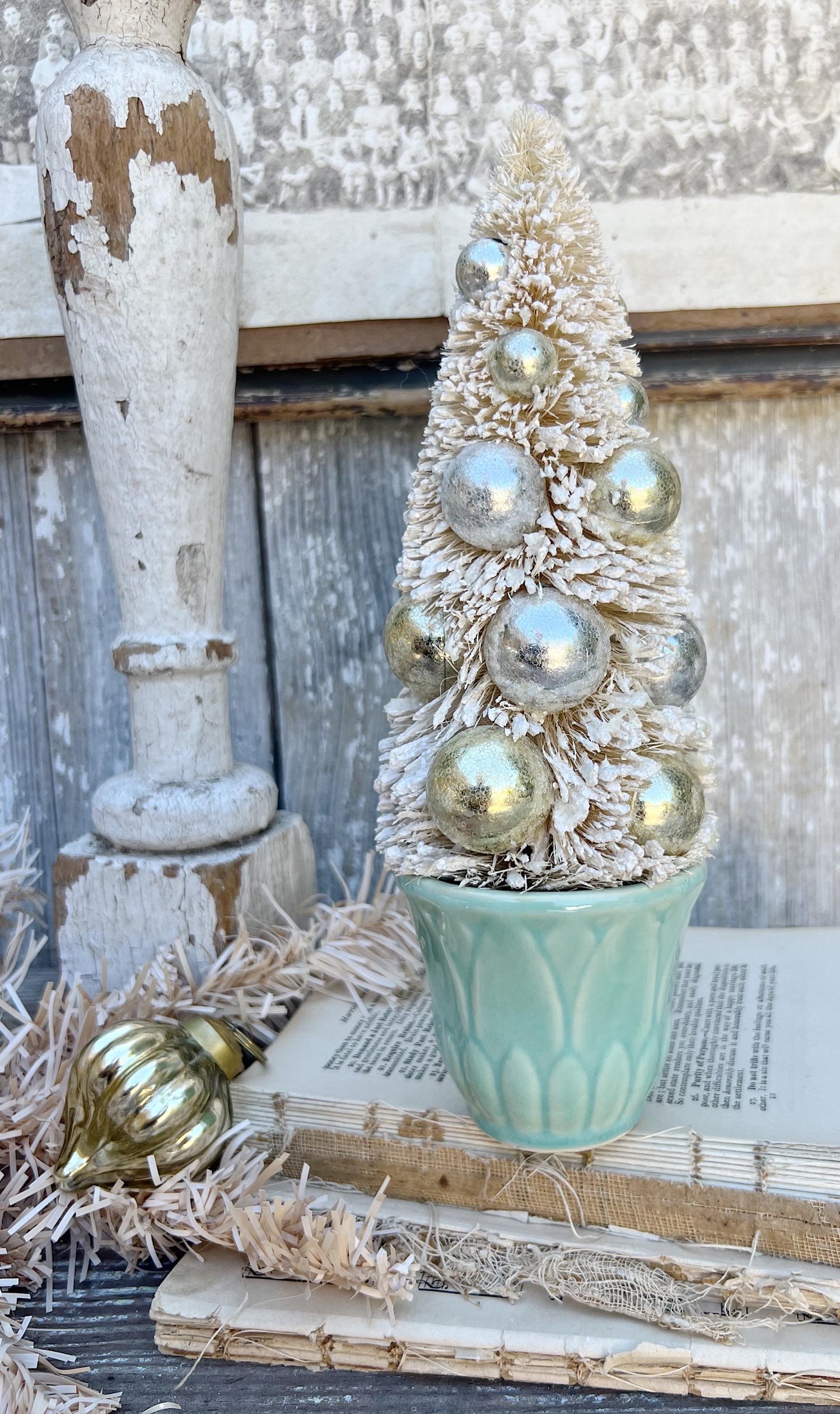 Vintage Turquoise Tulip Flower Pot USA Planter Container Farmhouse Vintage Garden Decor Christmas Green