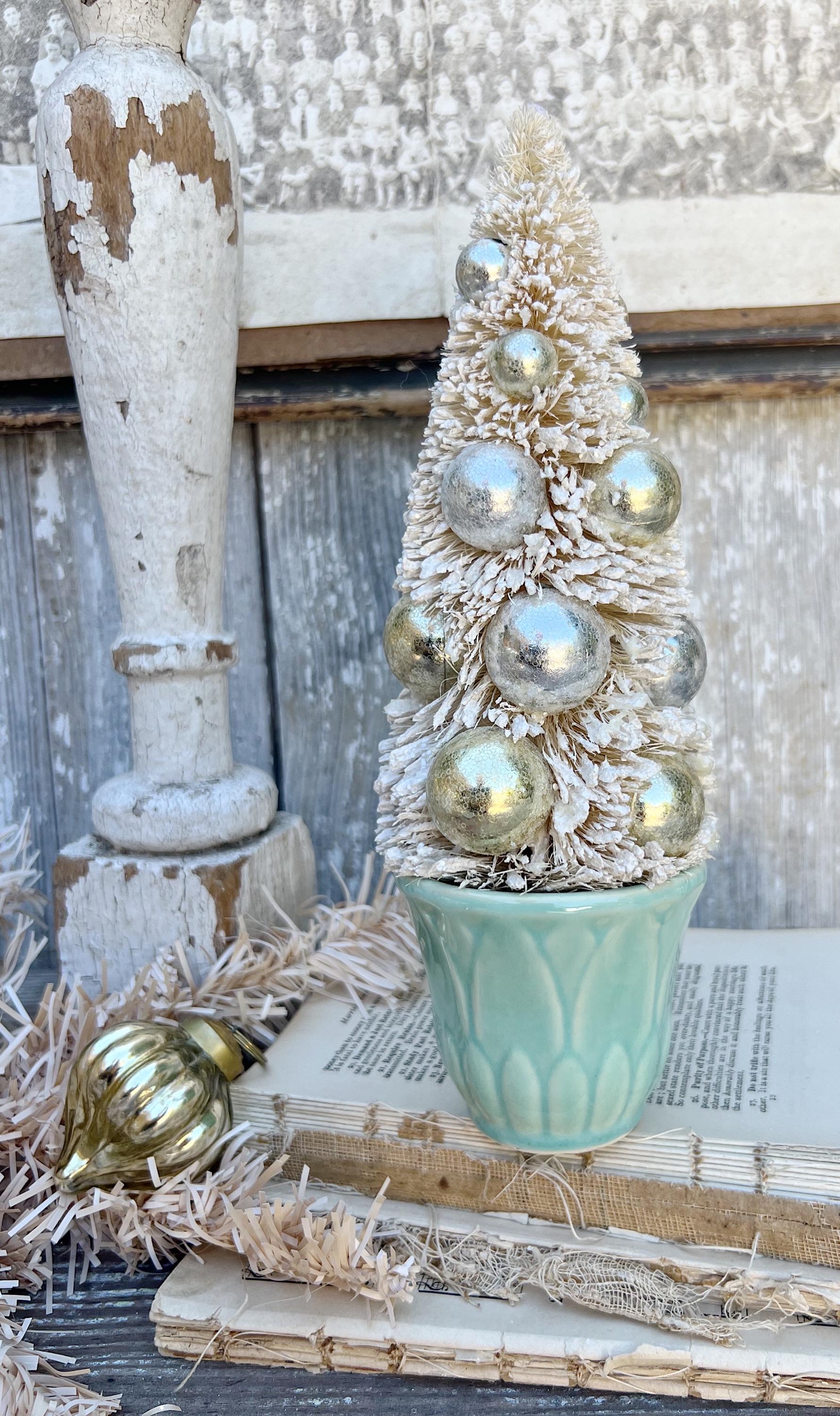 Vintage Turquoise Tulip Flower Pot USA Planter Container Farmhouse Vintage Garden Decor Christmas Green