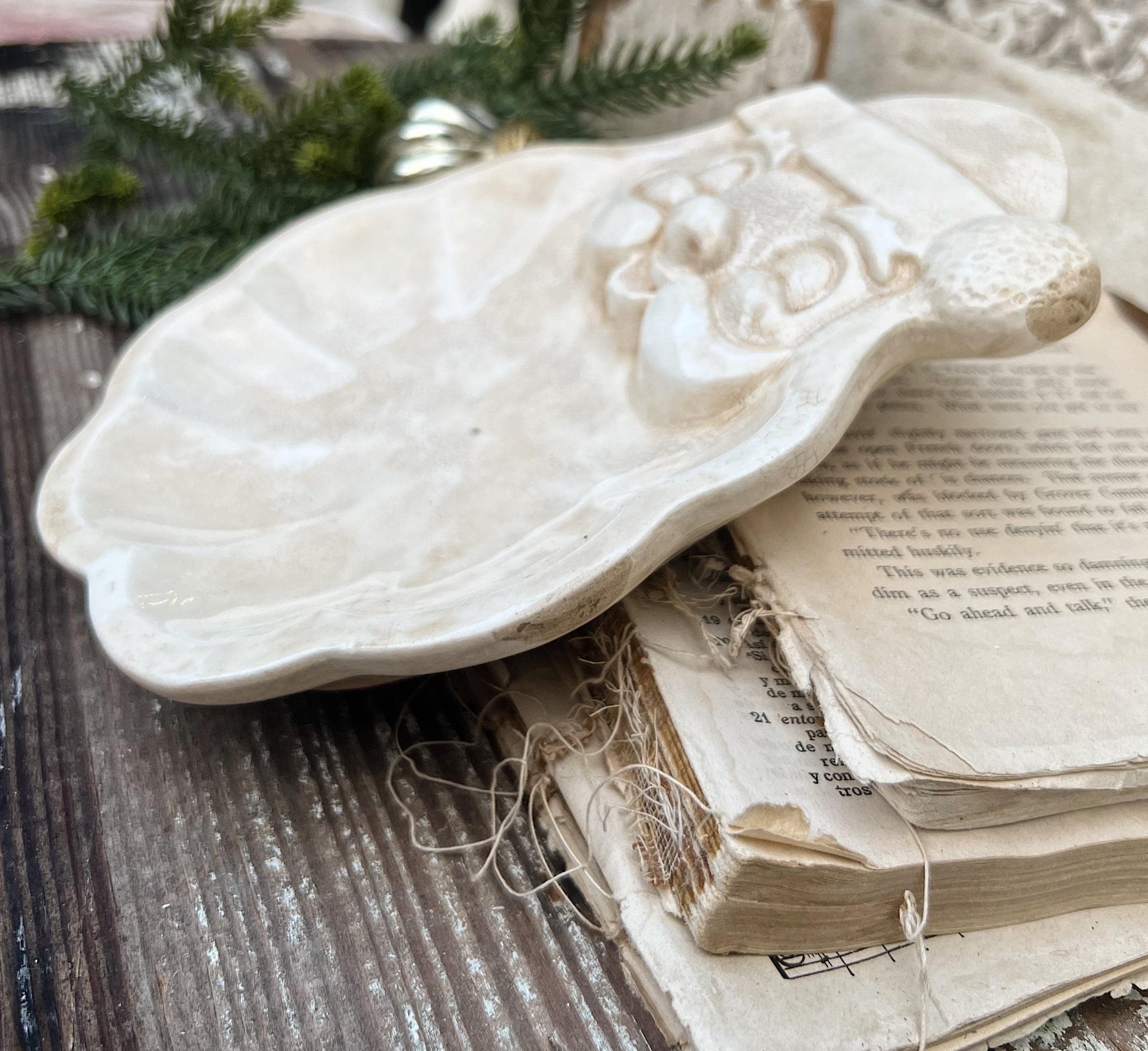 Vintage SANTA FACE PLATE Creamy White Ironstone Crazing Grungy Ceramic Candy Nut Trinket Dish Farmhouse Christmas Decor Japan Holt Howard
