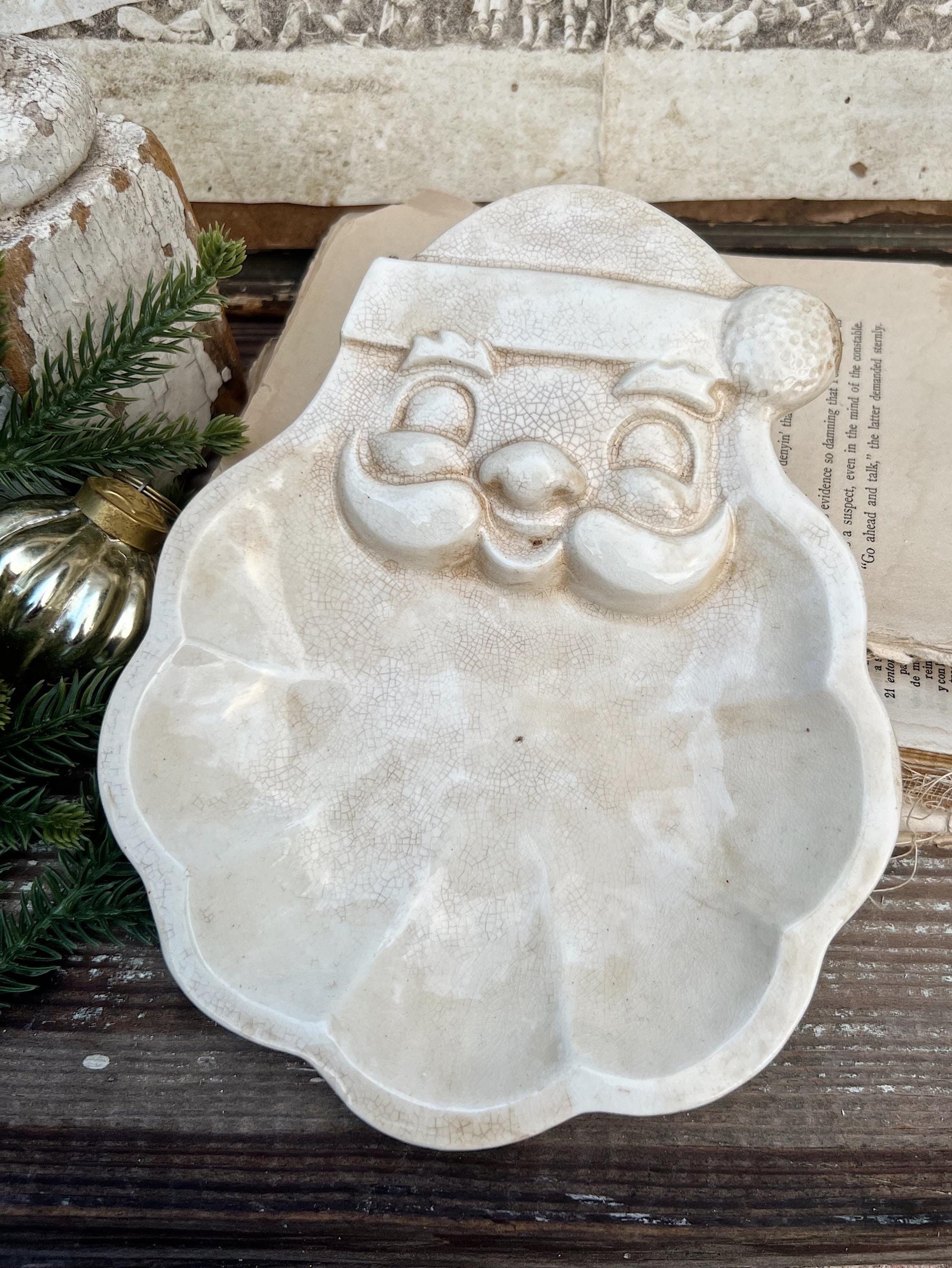 Vintage SANTA FACE PLATE Creamy White Ironstone Crazing Grungy Ceramic Candy Nut Trinket Dish Farmhouse Christmas Decor Japan Holt Howard