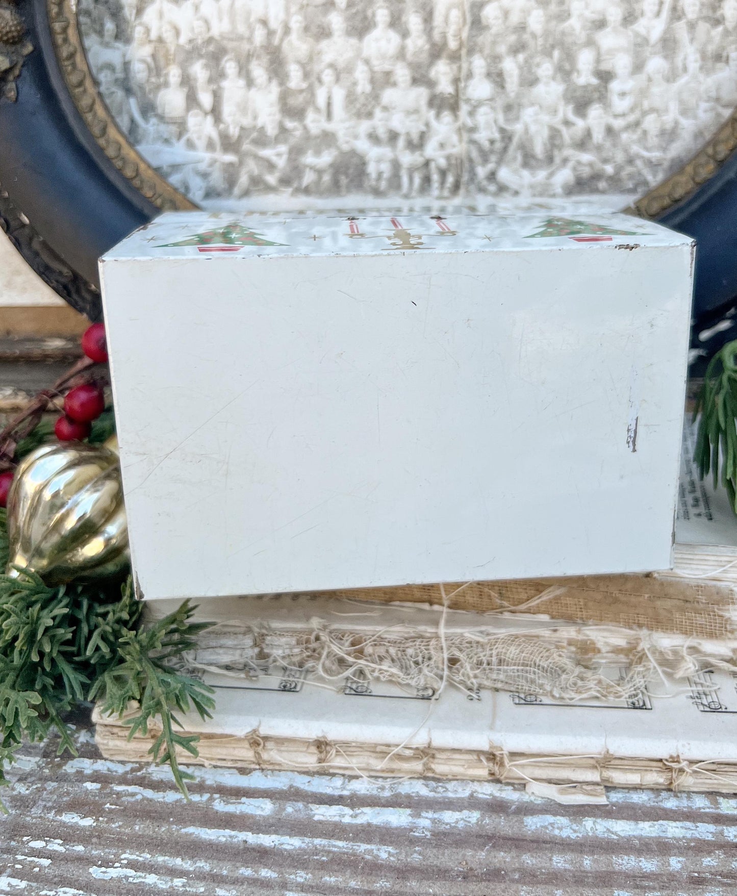 Vintage CHRISTMAS CARD LIST Green Metal File Box Farmhouse Decor with Cards Japan