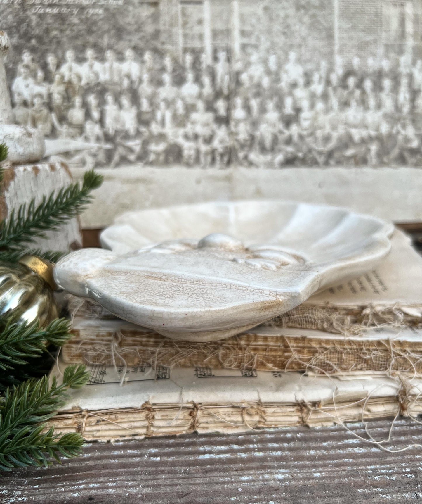 Vintage SANTA FACE PLATE Creamy White Ironstone Crazing Grungy Ceramic Candy Nut Trinket Dish Farmhouse Christmas Decor Japan Holt Howard