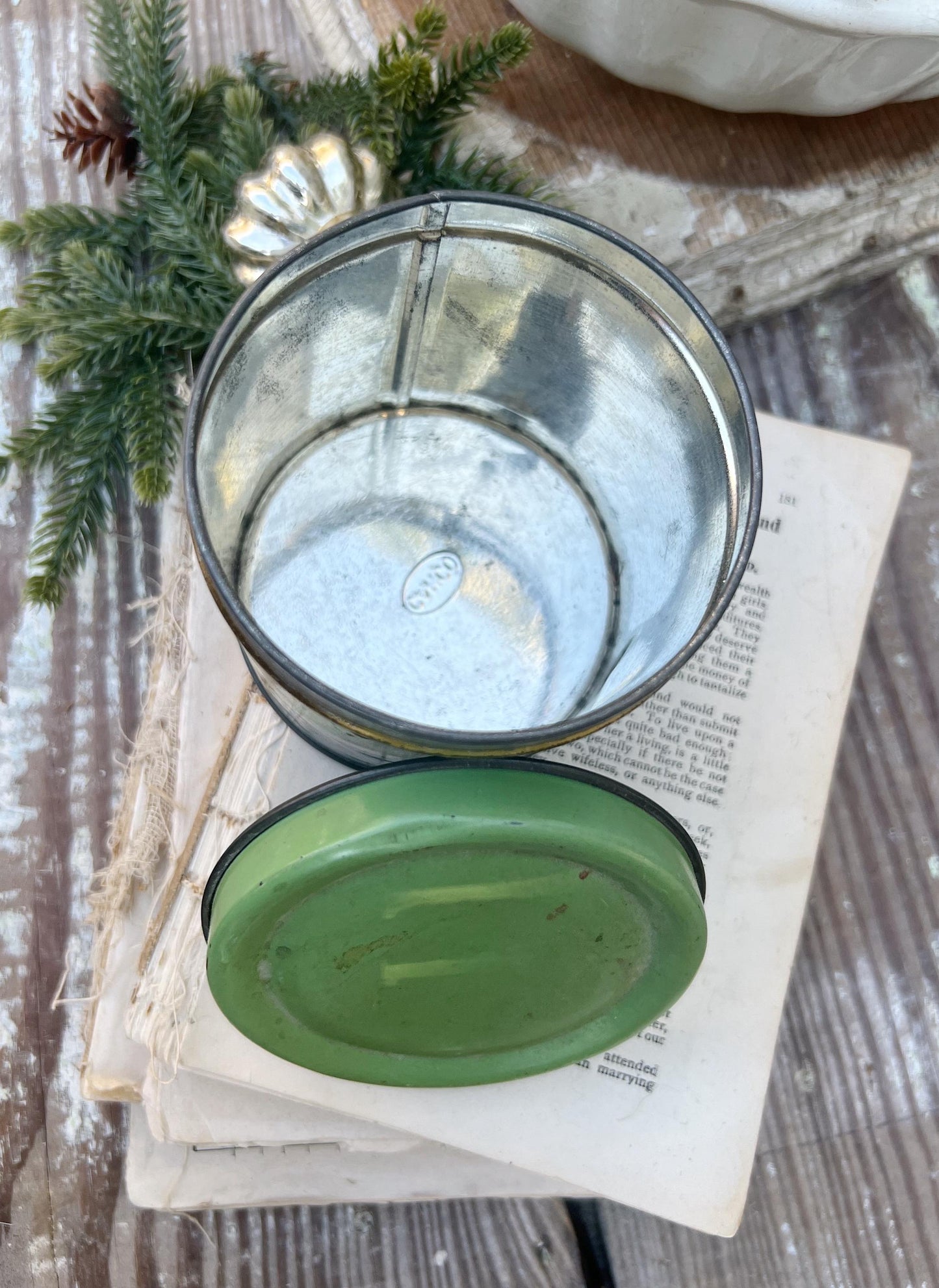 Vintage WHITMAN’S White Cap MINTS Tin Candy Canister With Lid Farmhouse Decor Vintage Christmas Candy Container Box Round GREEN 1 1/2 lb