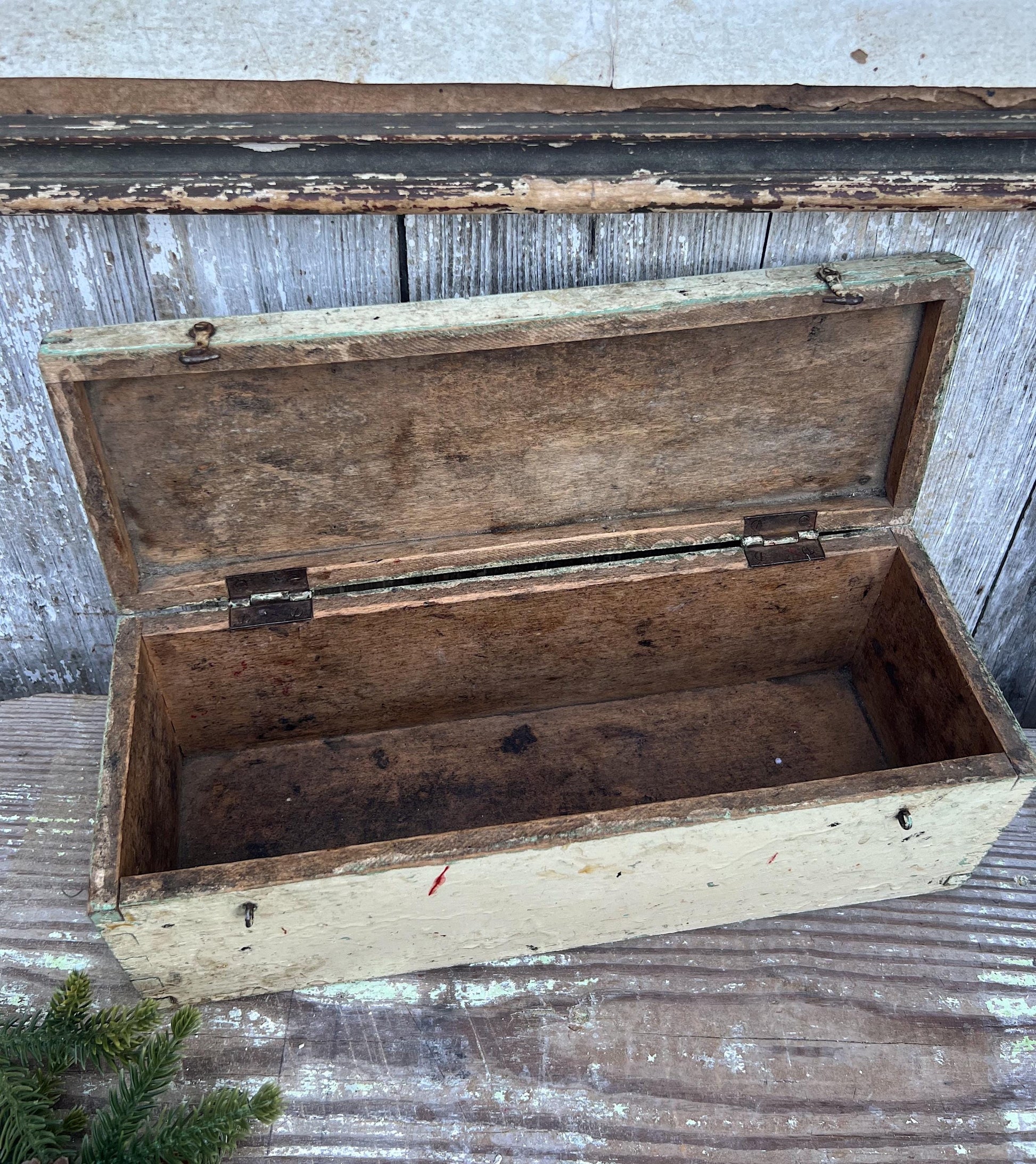 Antique Primitive Wooden Box Crate Box With Lid Chippy White Paint Farmhouse Vintage Salvaged Dovetail Wood