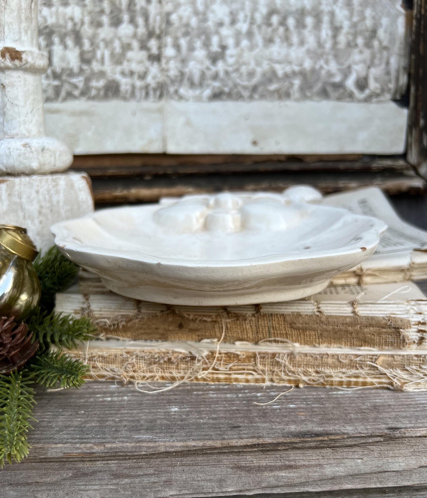 Vintage SANTA FACE PLATE Creamy White Ironstone Crazing Grungy Ceramic Candy Nut Trinket Dish Farmhouse Christmas Decor Japan Holt Howard