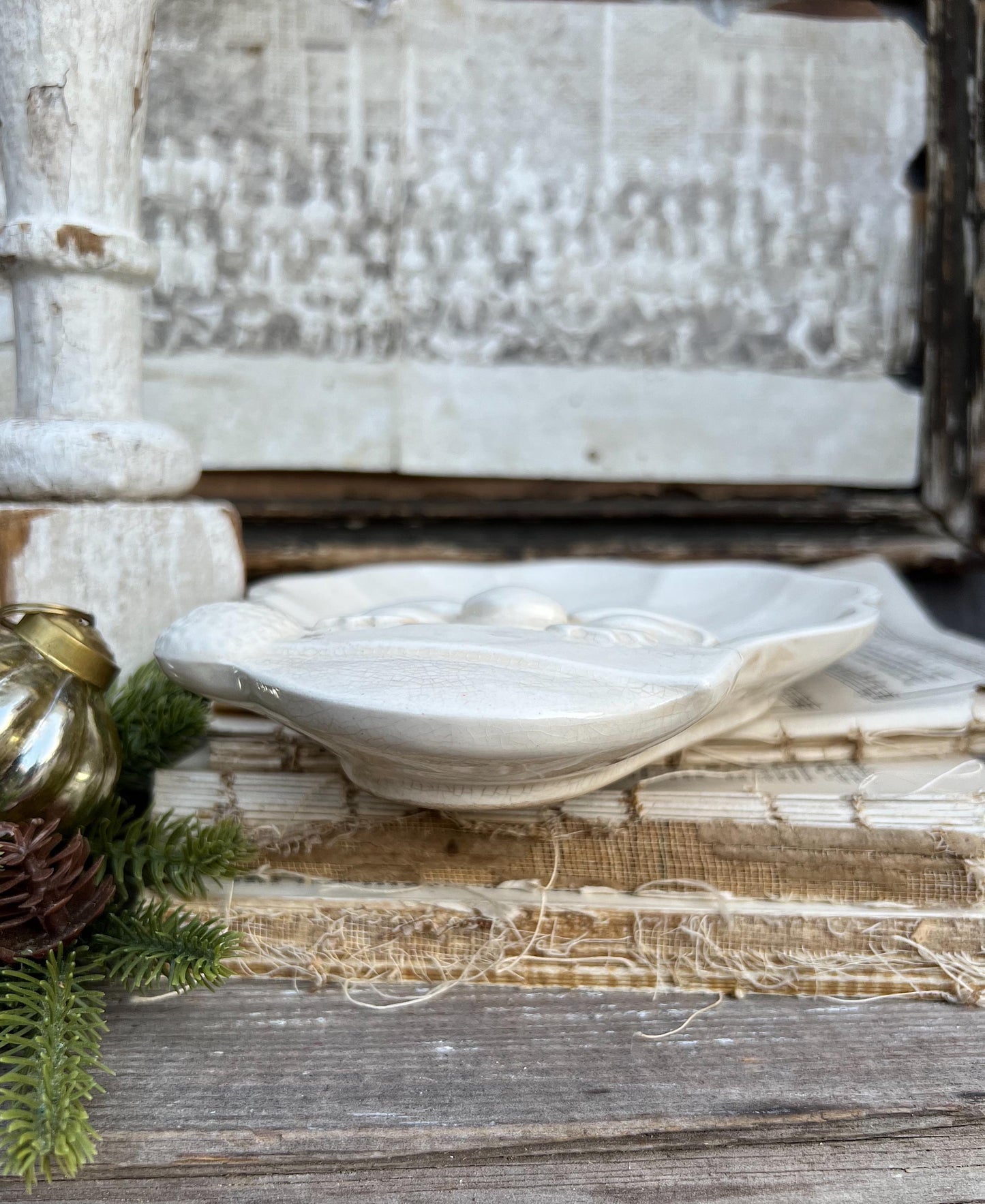 Vintage SANTA FACE PLATE Creamy White Ironstone Crazing Grungy Ceramic Candy Nut Trinket Dish Farmhouse Christmas Decor Japan Holt Howard