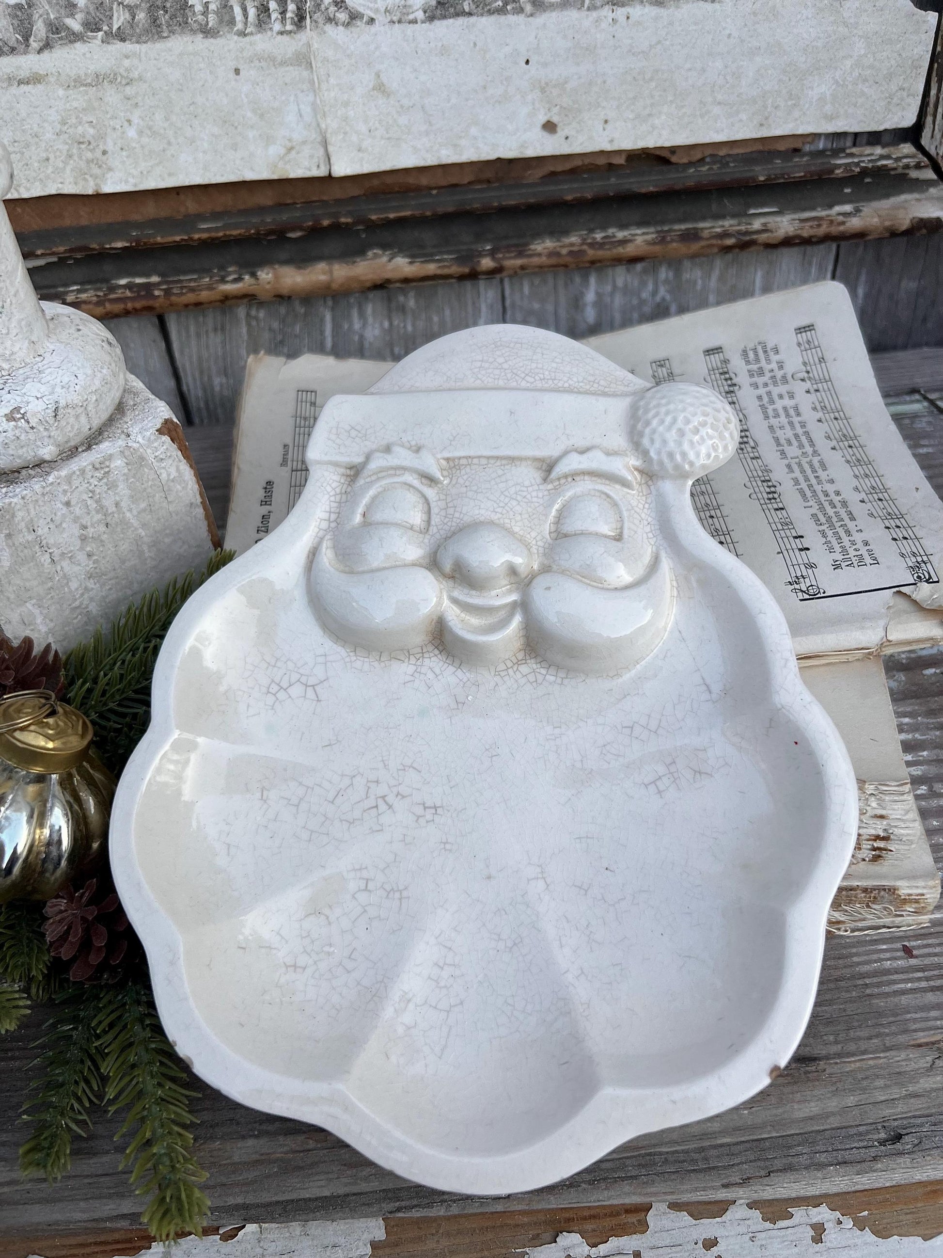 Vintage SANTA FACE PLATE Creamy White Ironstone Crazing Grungy Ceramic Candy Nut Trinket Dish Farmhouse Christmas Decor Japan Holt Howard