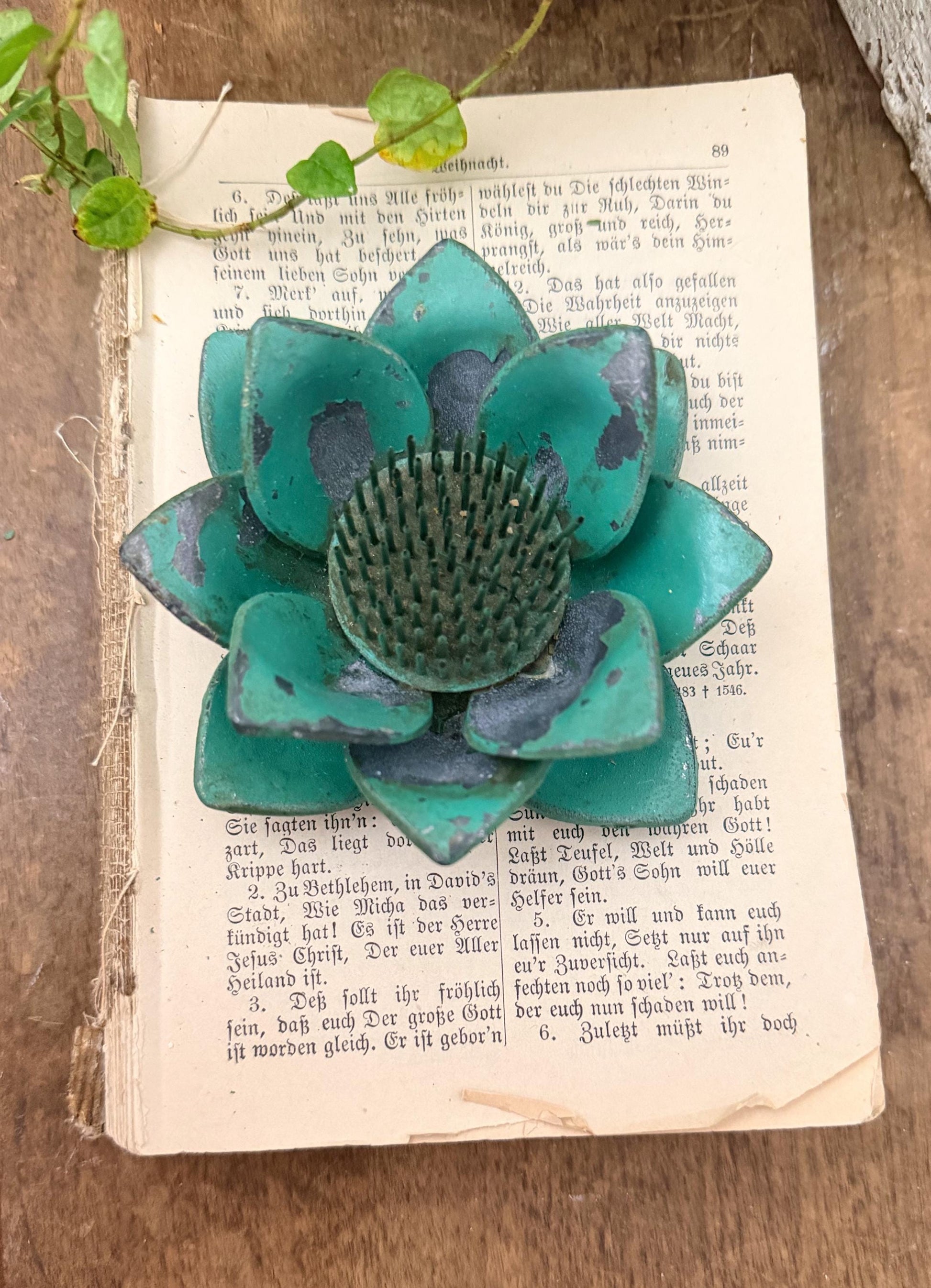 Antique GREEN LOTUS Petal Metal Floral Frog RARE Dazey Flower Holder Farmhouse Garden Antique Leaf Flower Frog Chippy Paint