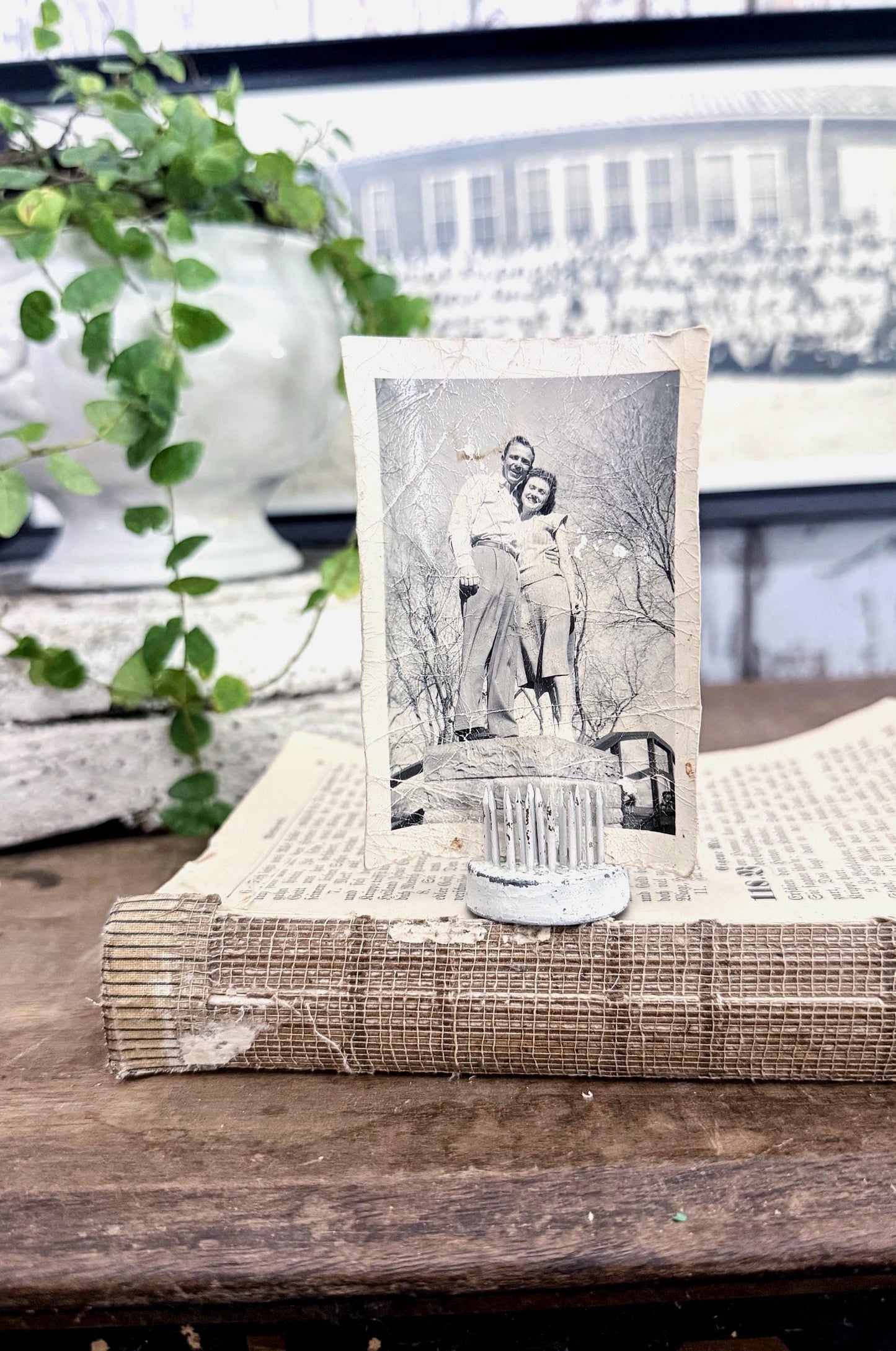 Vintage Chippy WHITE Metal Floral Frog Flower Holder Farmhouse Garden Decor ROUND