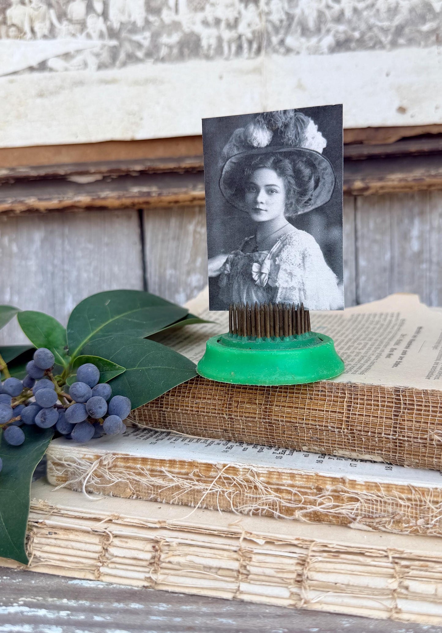 Vintage GREEN Metal Floral Frog Flower Holder Farmhouse Decor Vogue Christmas Decor Photo Spike Golden Gate