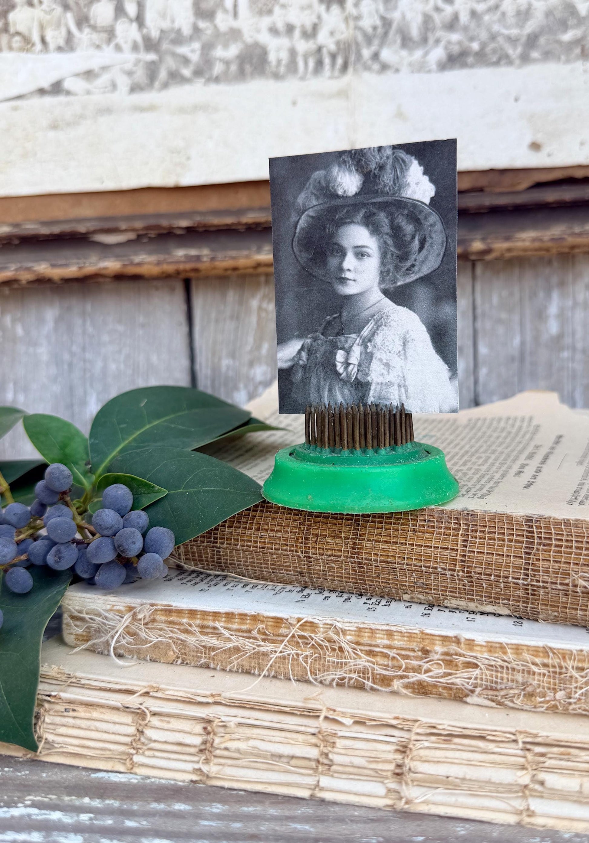 Vintage GREEN Metal Floral Frog Flower Holder Farmhouse Decor Vogue Christmas Decor Photo Spike Golden Gate