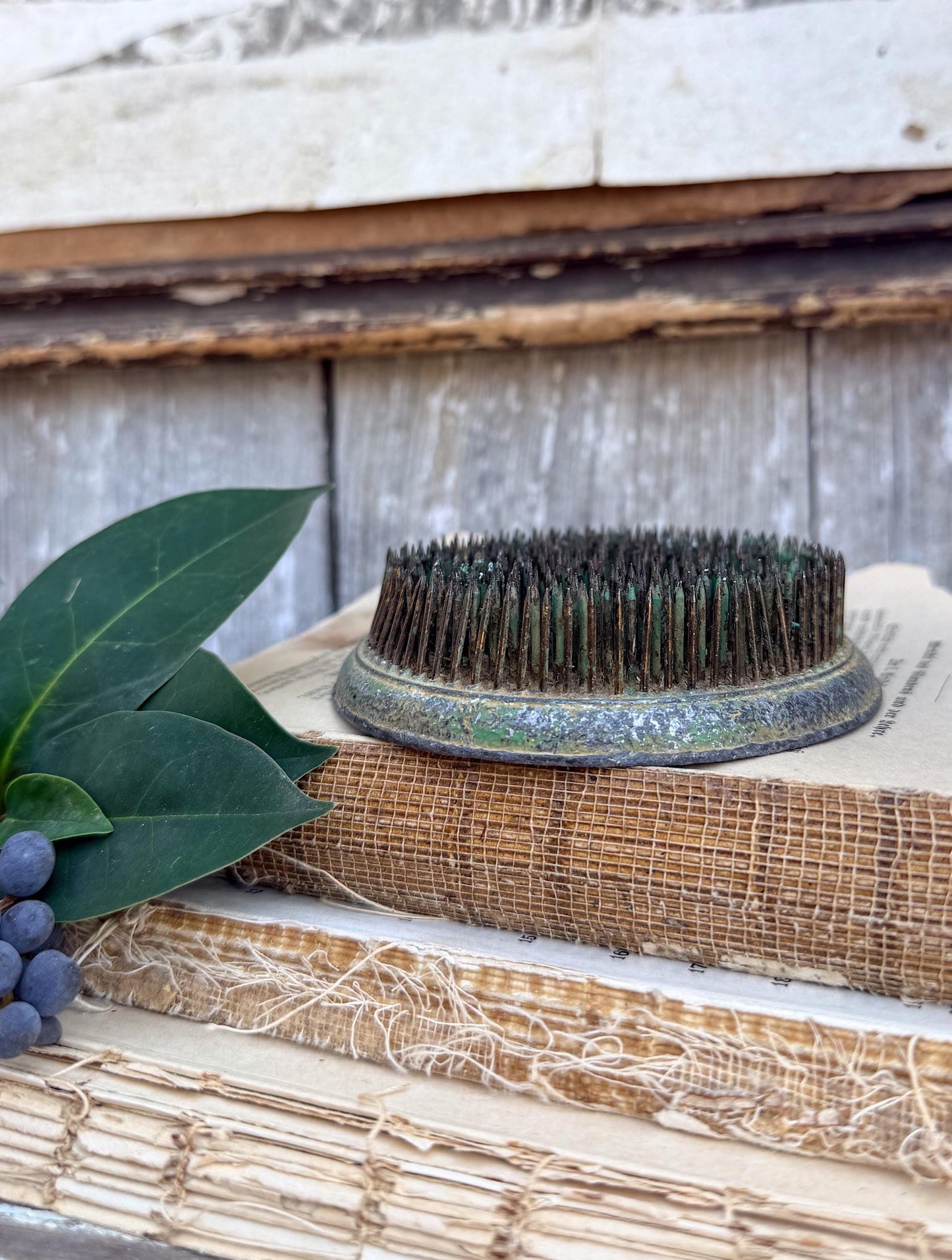 Vintage GREEN Metal Floral Frog Flower Holder Farmhouse Decor Christmas Decor Photo Spike DAZY 73