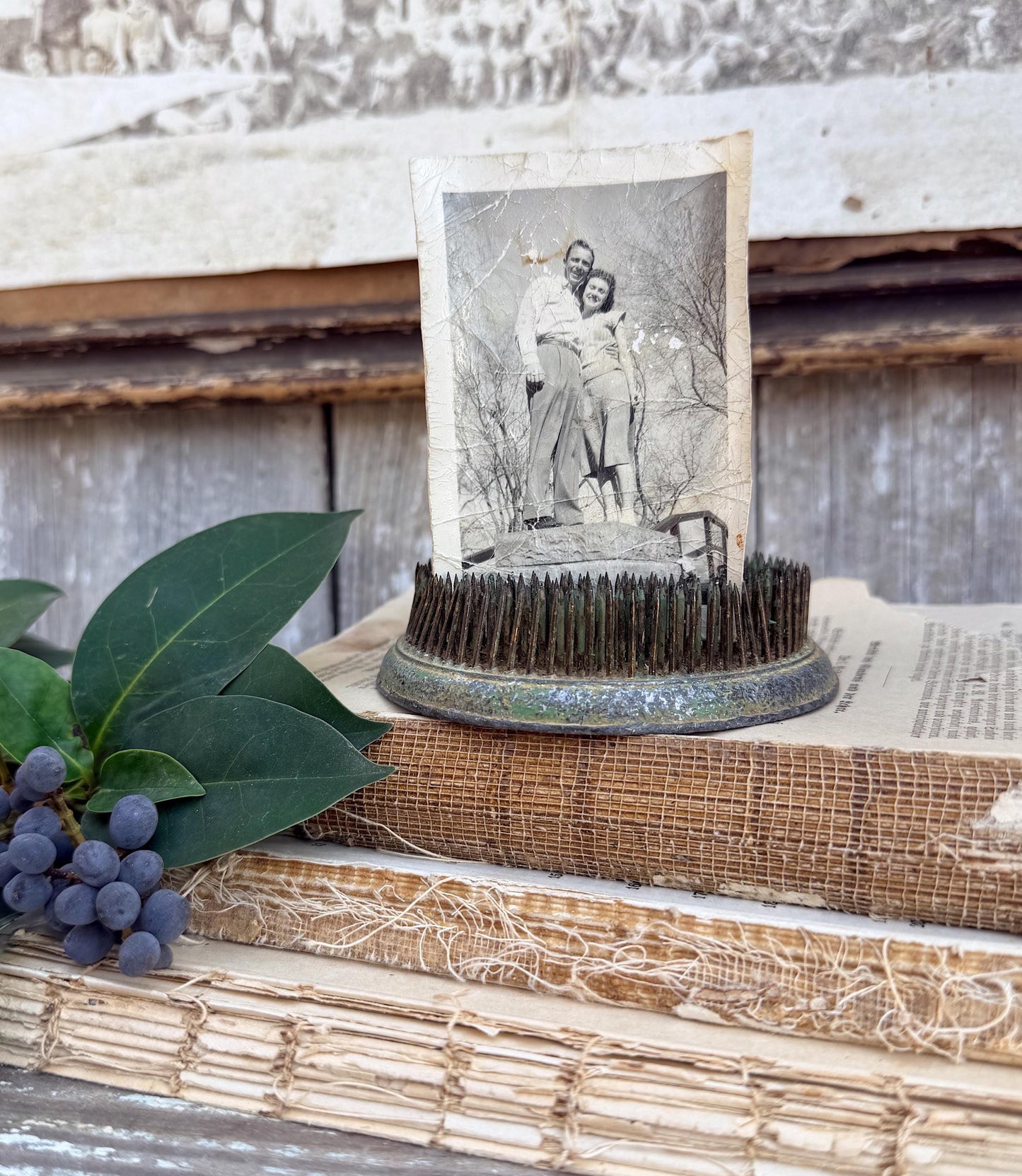 Vintage GREEN Metal Floral Frog Flower Holder Farmhouse Decor Christmas Decor Photo Spike DAZY 73