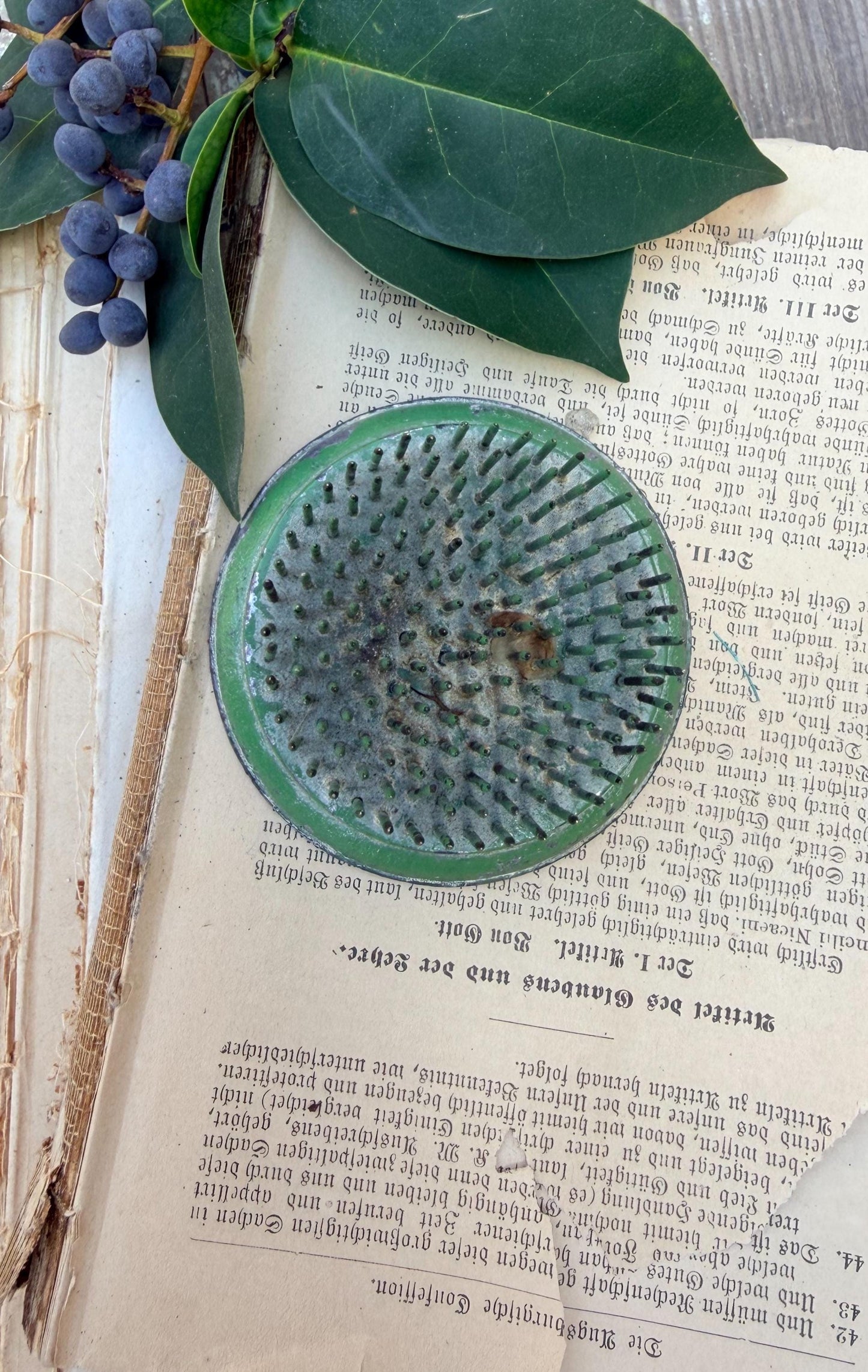Vintage VOGUE GREEN Metal Floral Frog Flower Holder Farmhouse Decor Garden Decor Photo Spike