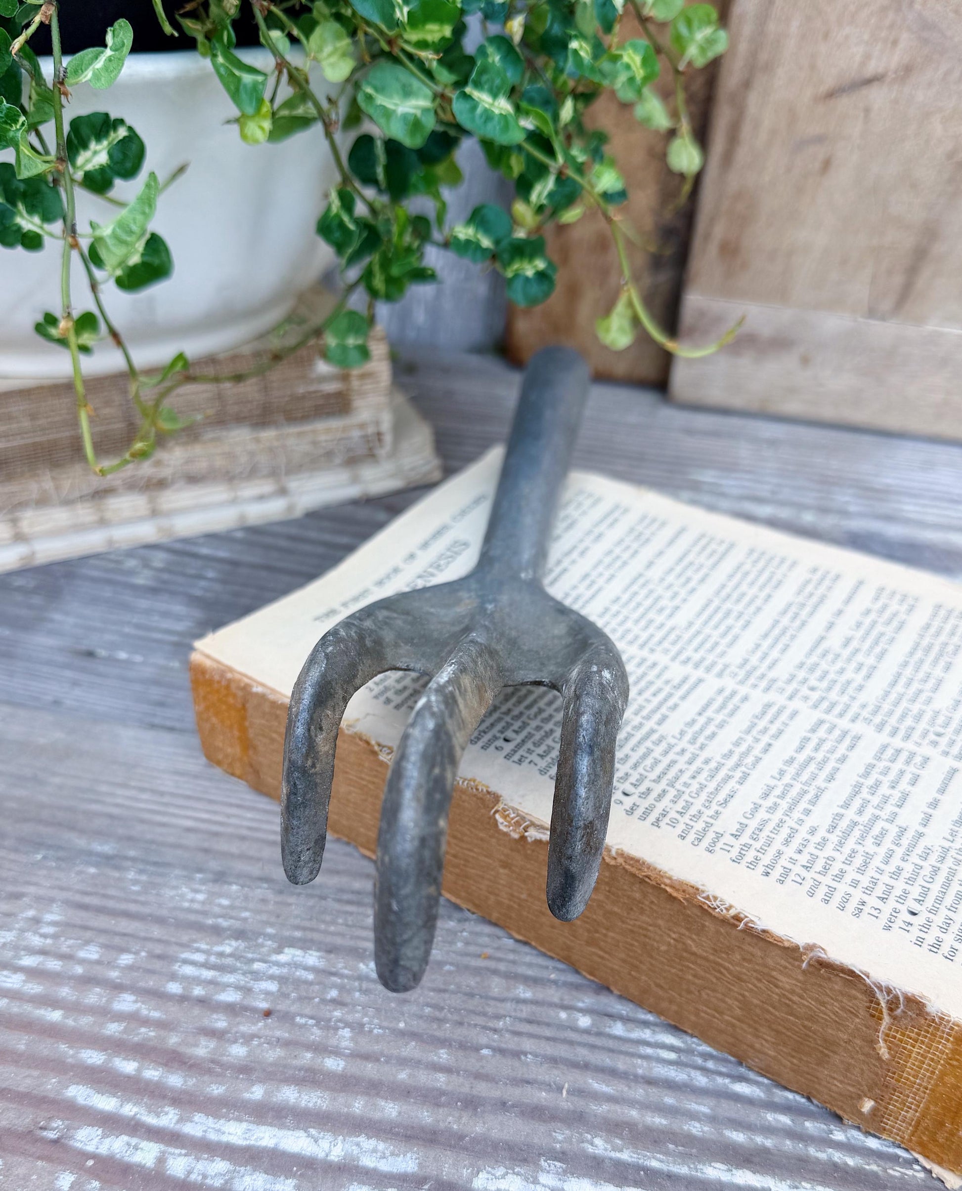 Vintage Garden Hand Tool Cultivator Metal Farmhouse Decor Industrial Salvage MARKLE