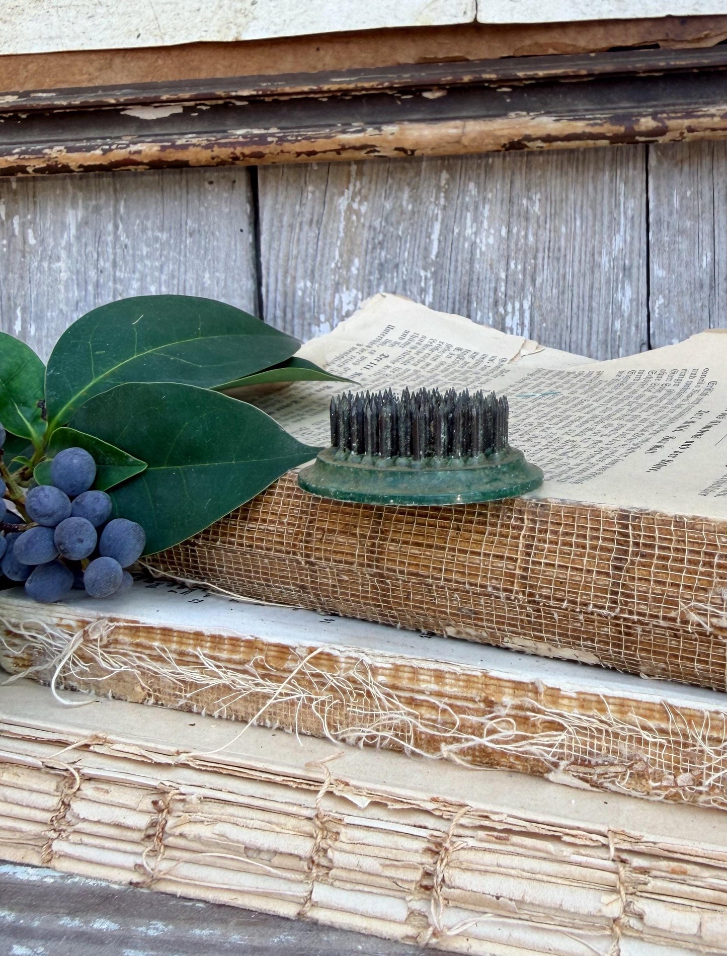 Vintage GREEN Metal Floral Frog Flower Holder Farmhouse Decor Vogue Christmas Decor Photo Spike Golden Gate