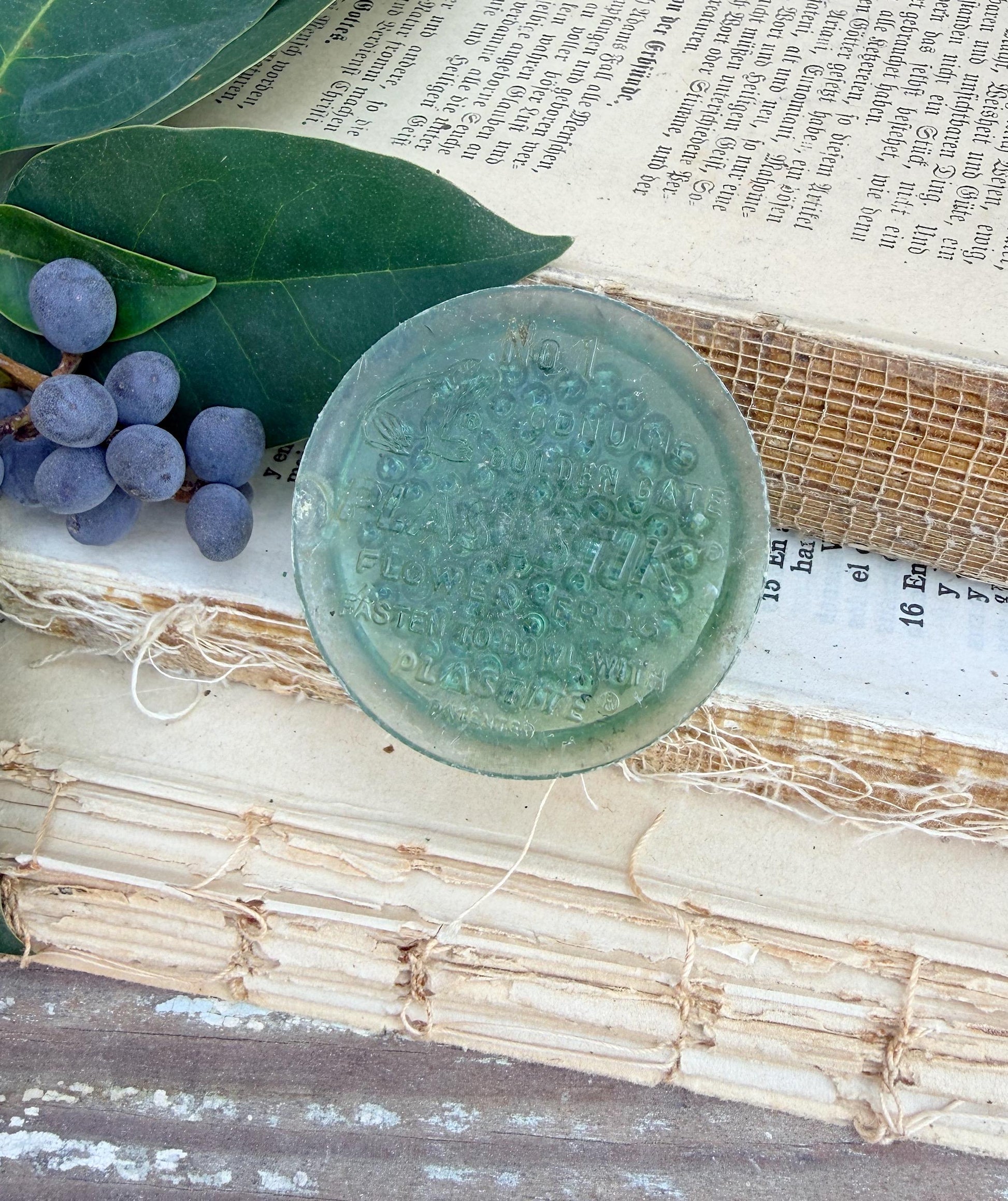 Vintage GREEN Metal Floral Frog Flower Holder Farmhouse Decor Vogue Christmas Decor Photo Spike Golden Gate