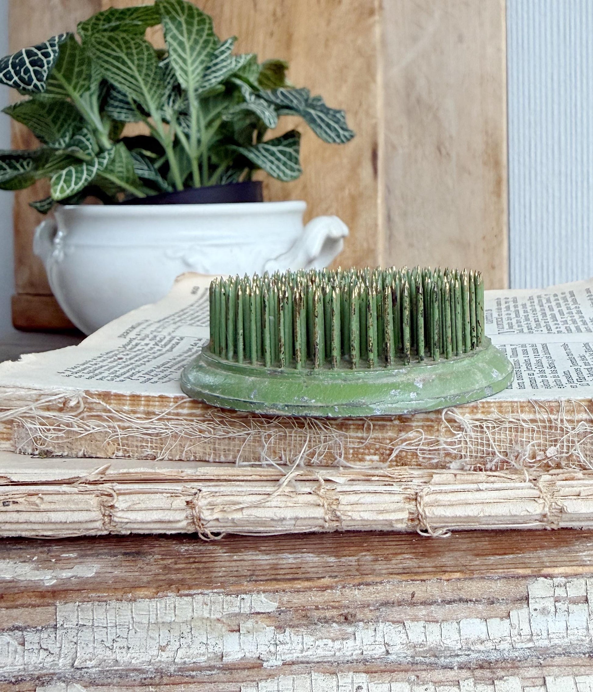 Vintage Green Metal Floral Frog Holder – Farmhouse Decor