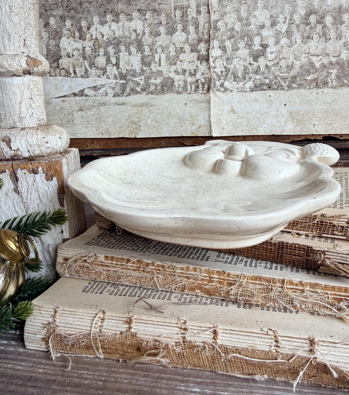 Vintage SANTA FACE PLATE Creamy White Ironstone Crazing Grungy Ceramic Candy Nut Trinket Dish Farmhouse Christmas Decor Japan Holt Howard