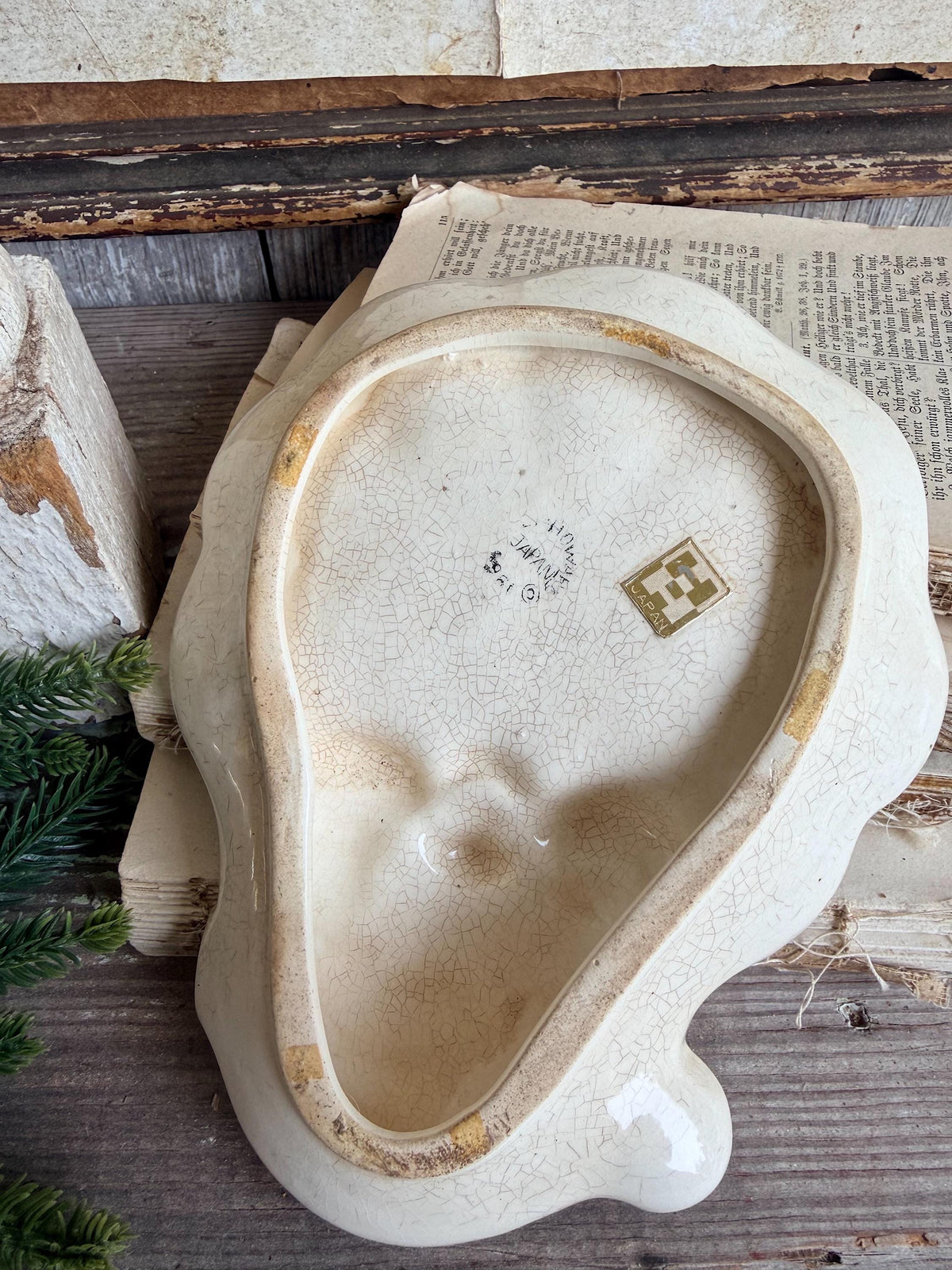 Vintage SANTA FACE PLATE Creamy White Ironstone Crazing Grungy Ceramic Candy Nut Trinket Dish Farmhouse Christmas Decor Japan Holt Howard