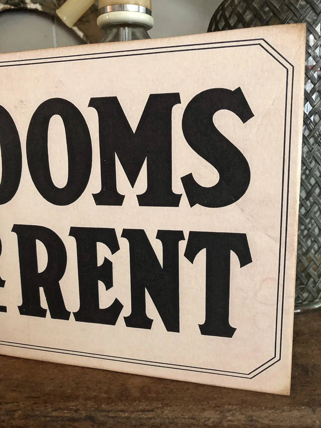 ROOMS FOR RENT Sign